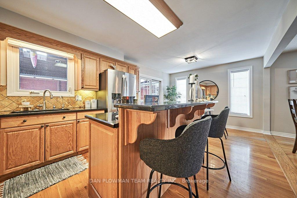 Photo 24 of 46 Canadian Oaks Drive, Whitby, Blue Grass Meadows — HOMEH