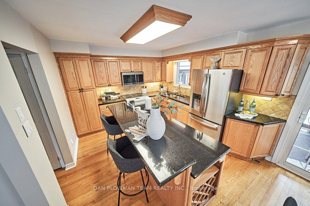 Photo 25 of 46 Canadian Oaks Drive, Whitby, Blue Grass Meadows — HOMEH