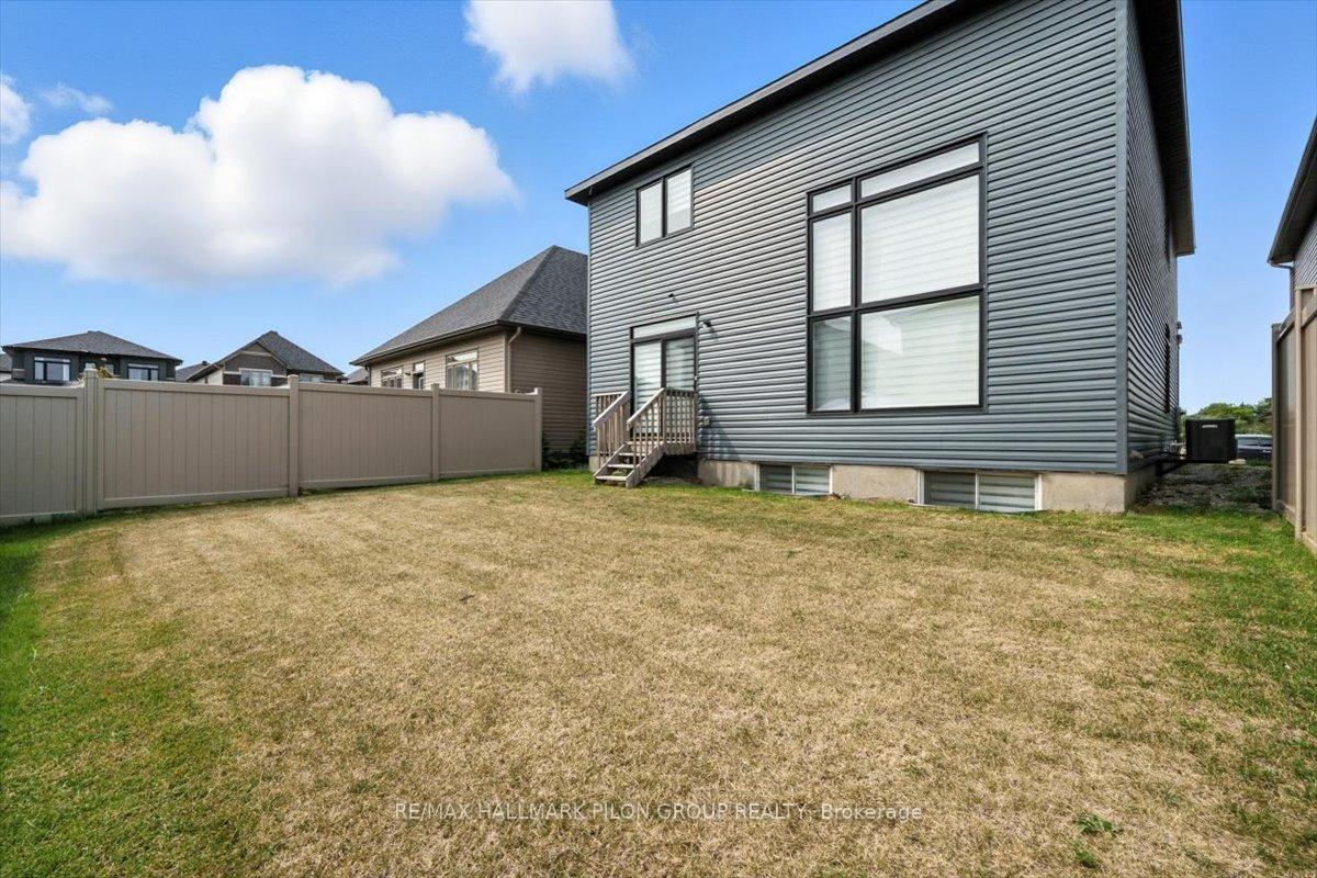 Photo 21 of 72 Big Dipper Street, Ottawa, Riverside South/Gloucester Glen — HOMEH