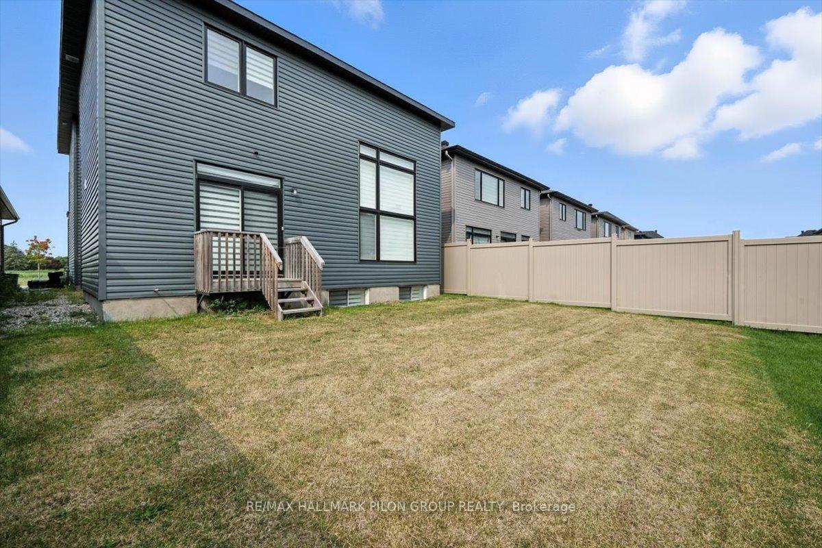 Photo 22 of 72 Big Dipper Street, Ottawa, Riverside South/Gloucester Glen — HOMEH