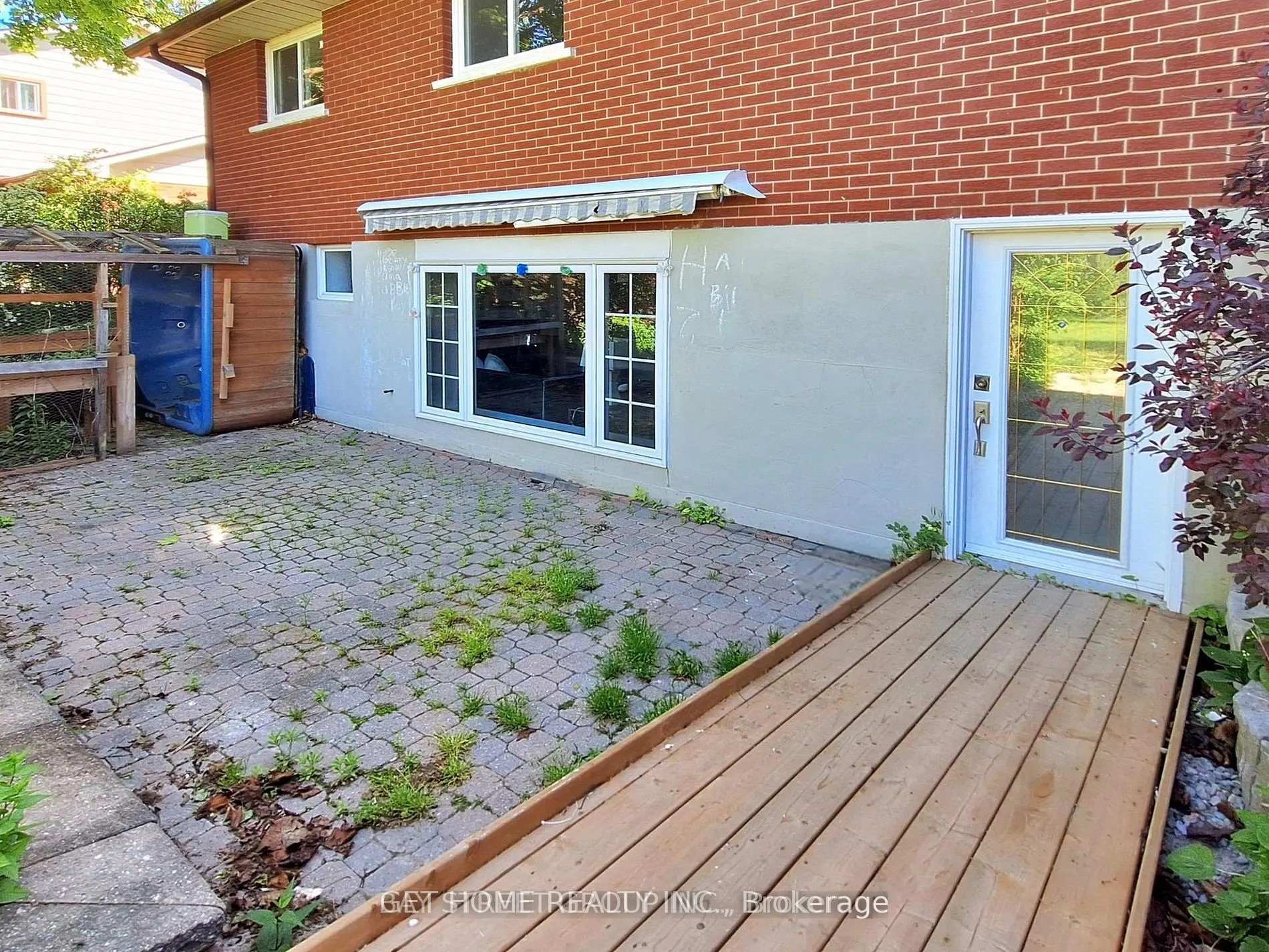 Photo 2 of Unit Bsmt, 182 Thickson Road N, Whitby, Blue Grass Meadows — HOMEH
