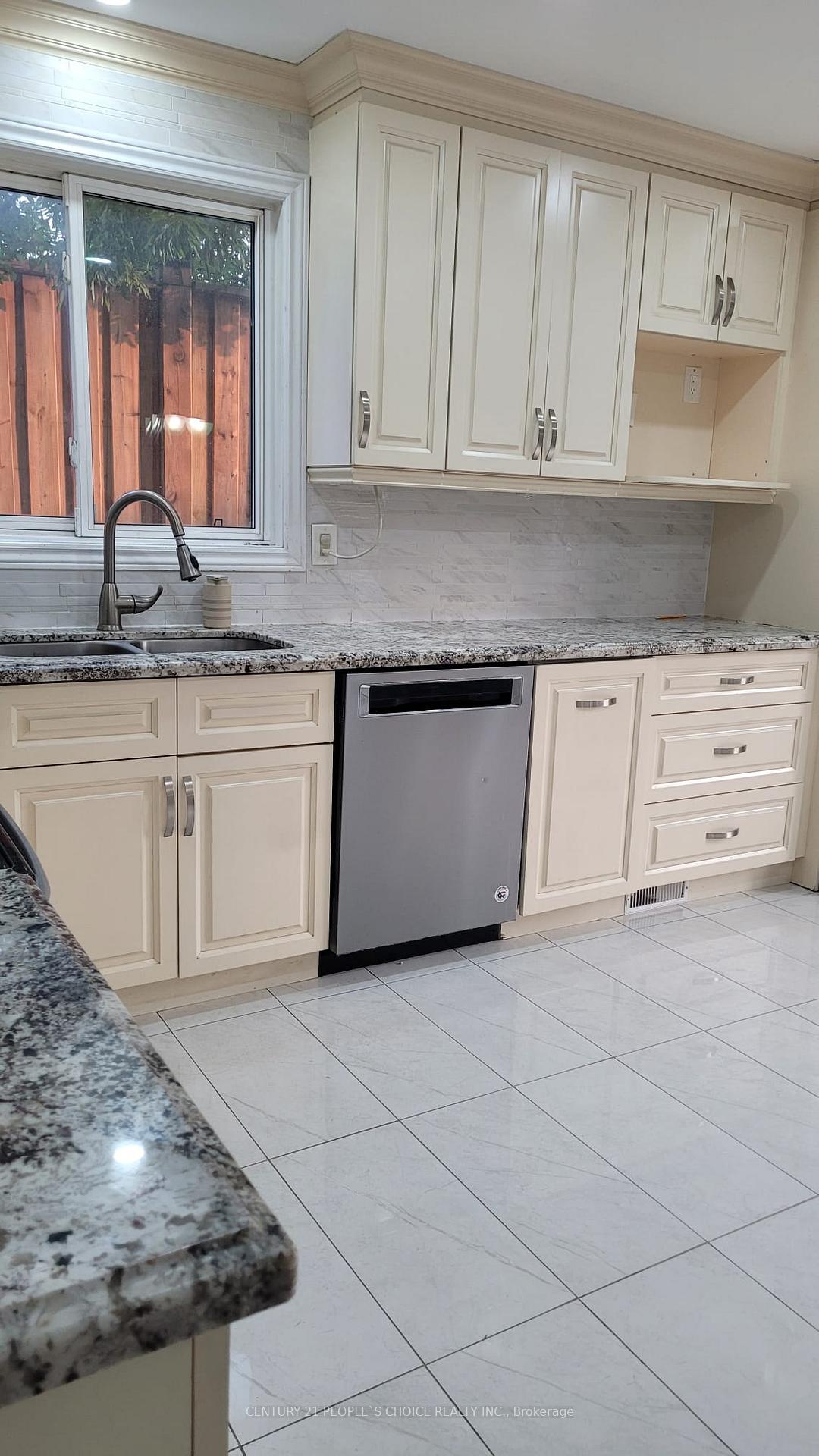 Photo 3 of Unit Main, 2 Agincourt Road, Vaughan, West Woodbridge — HOMEH