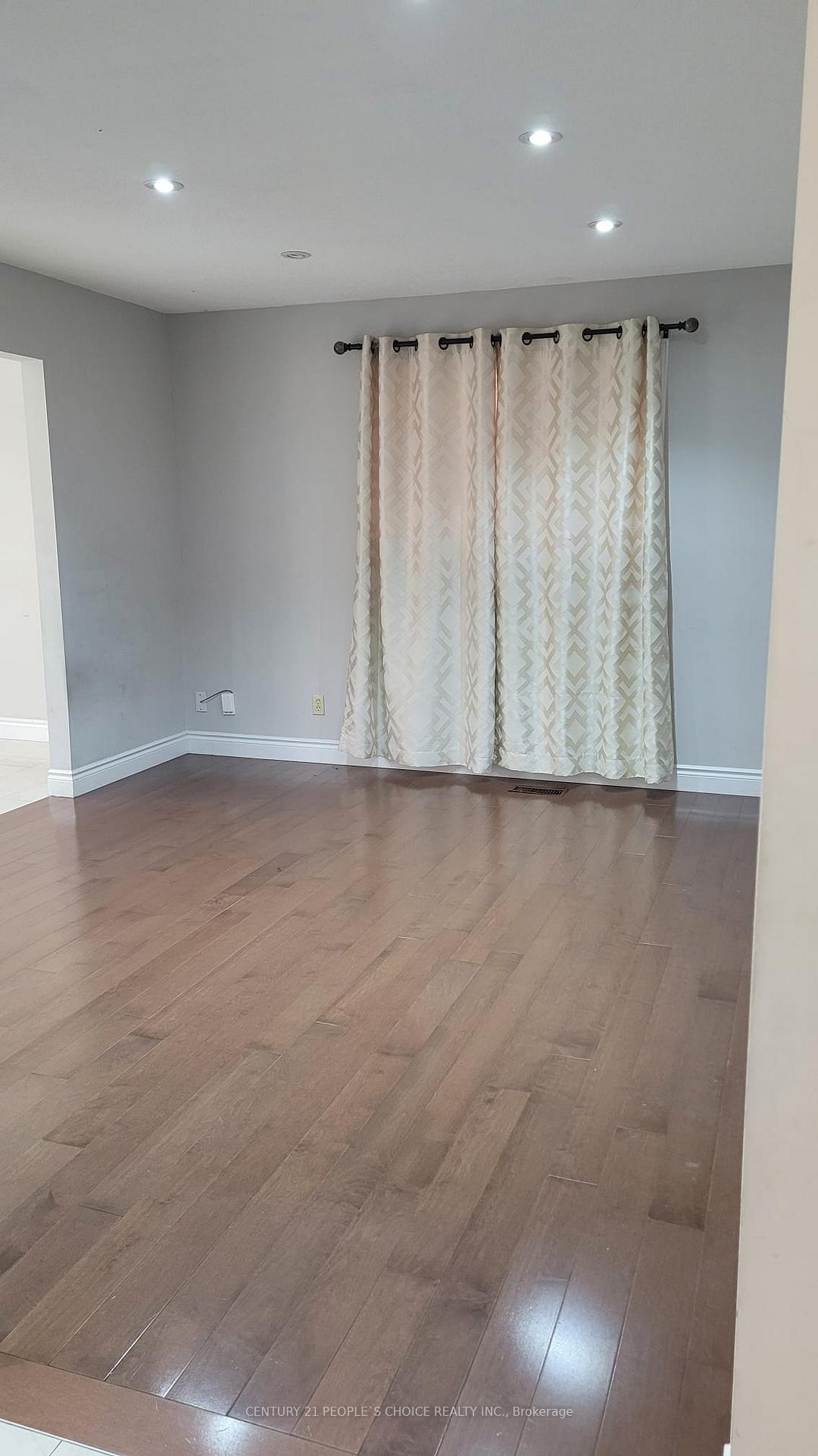 Photo 4 of Unit Main, 2 Agincourt Road, Vaughan, West Woodbridge — HOMEH