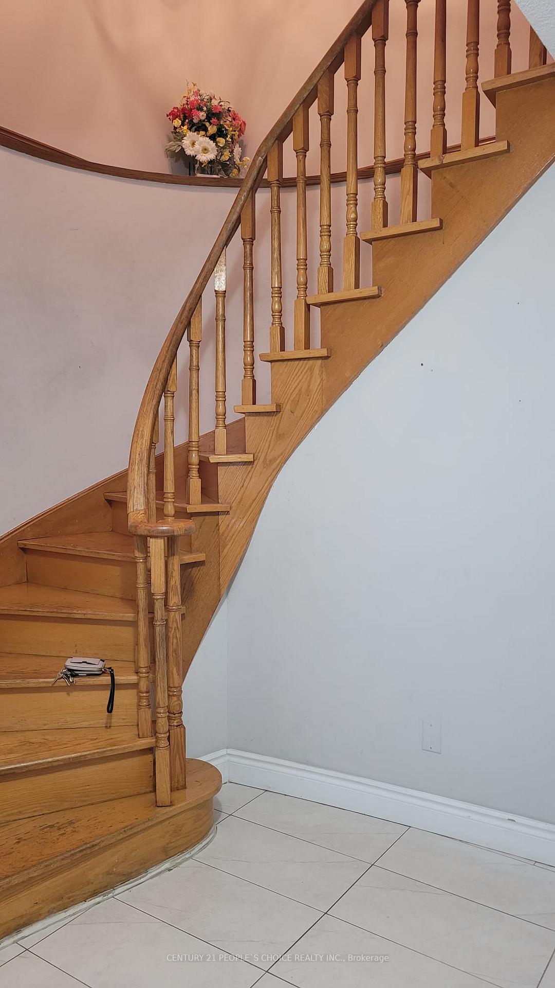 Photo 5 of Unit Main, 2 Agincourt Road, Vaughan, West Woodbridge — HOMEH