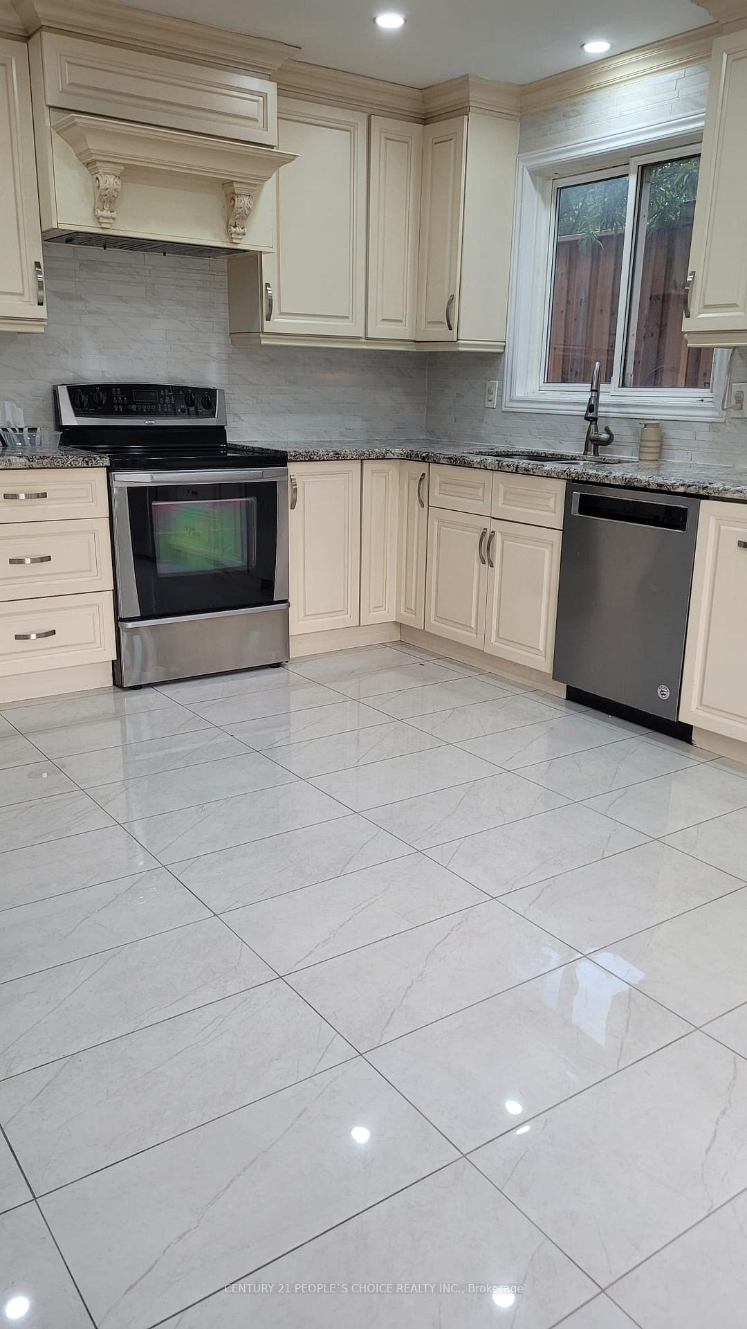 Photo 8 of Unit Main, 2 Agincourt Road, Vaughan, West Woodbridge — HOMEH