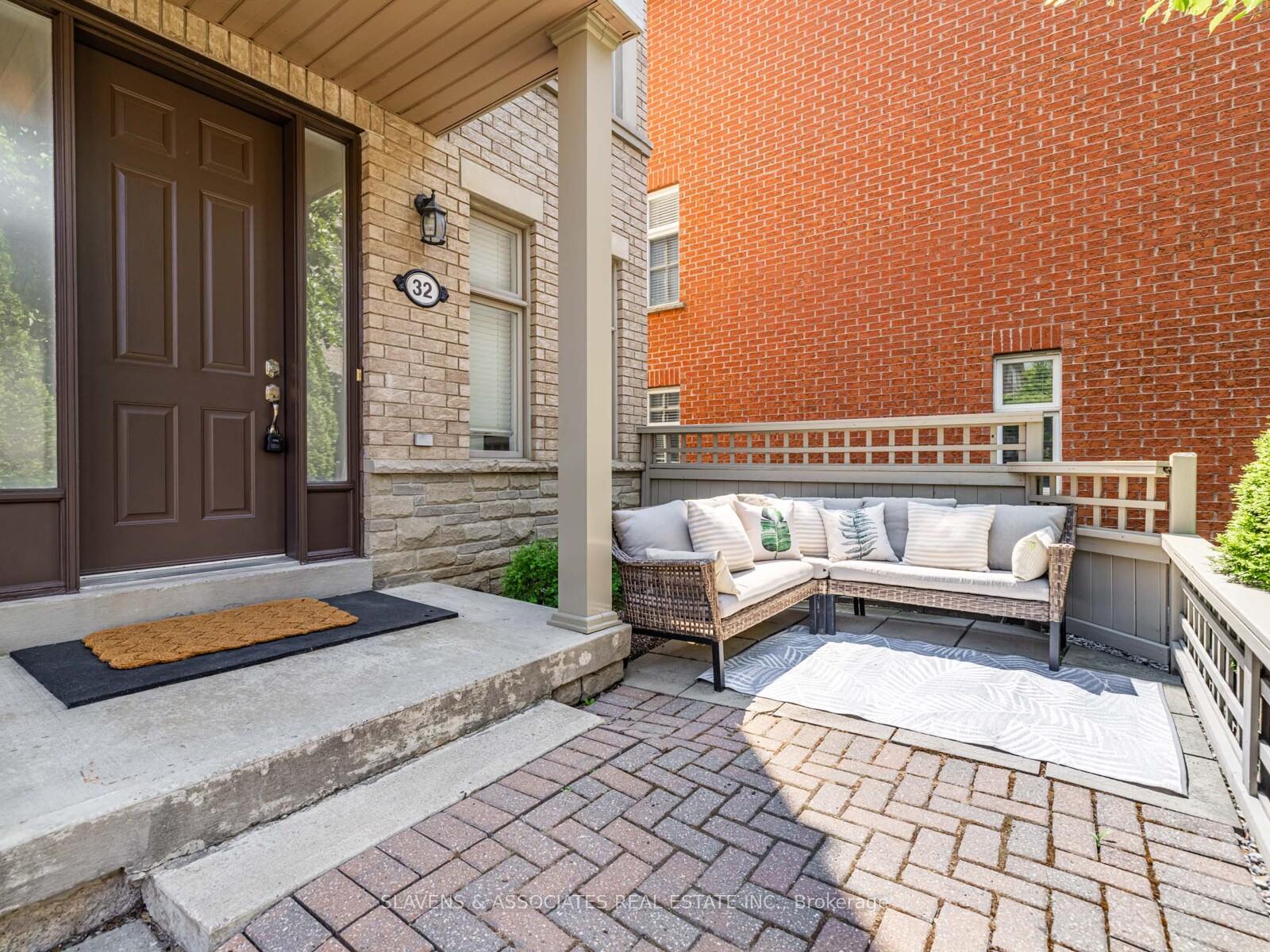 Photo 2 of 32 Helen Street, Vaughan, East Woodbridge — HOMEH