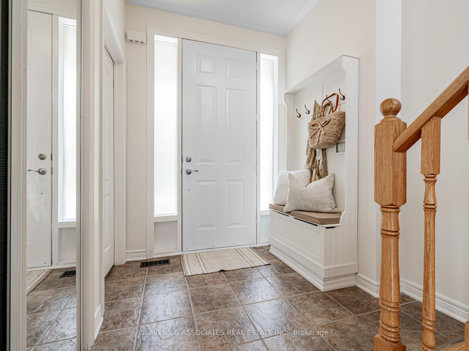 Photo 3 of 32 Helen Street, Vaughan, East Woodbridge — HOMEH