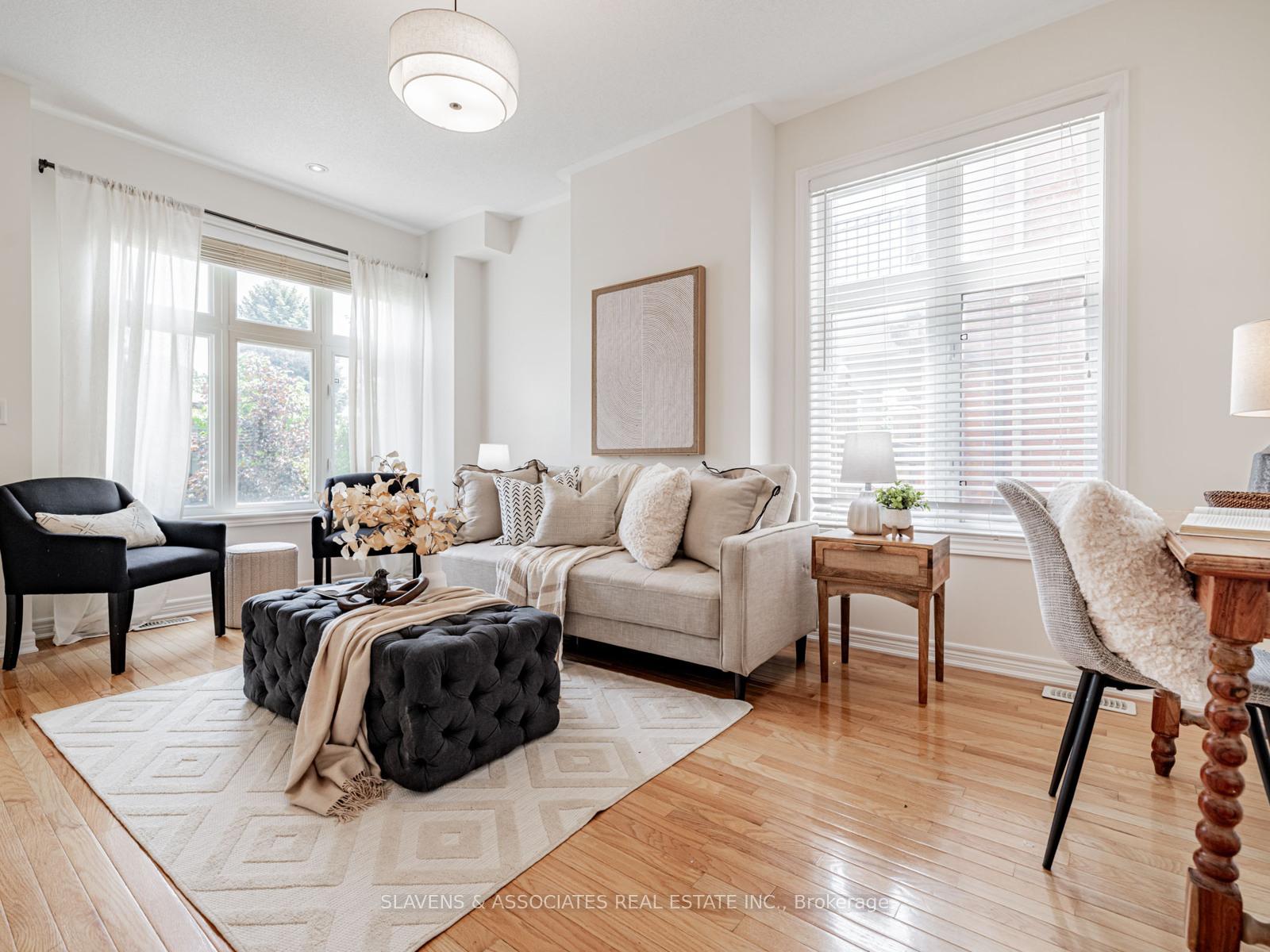 Photo 5 of 32 Helen Street, Vaughan, East Woodbridge — HOMEH