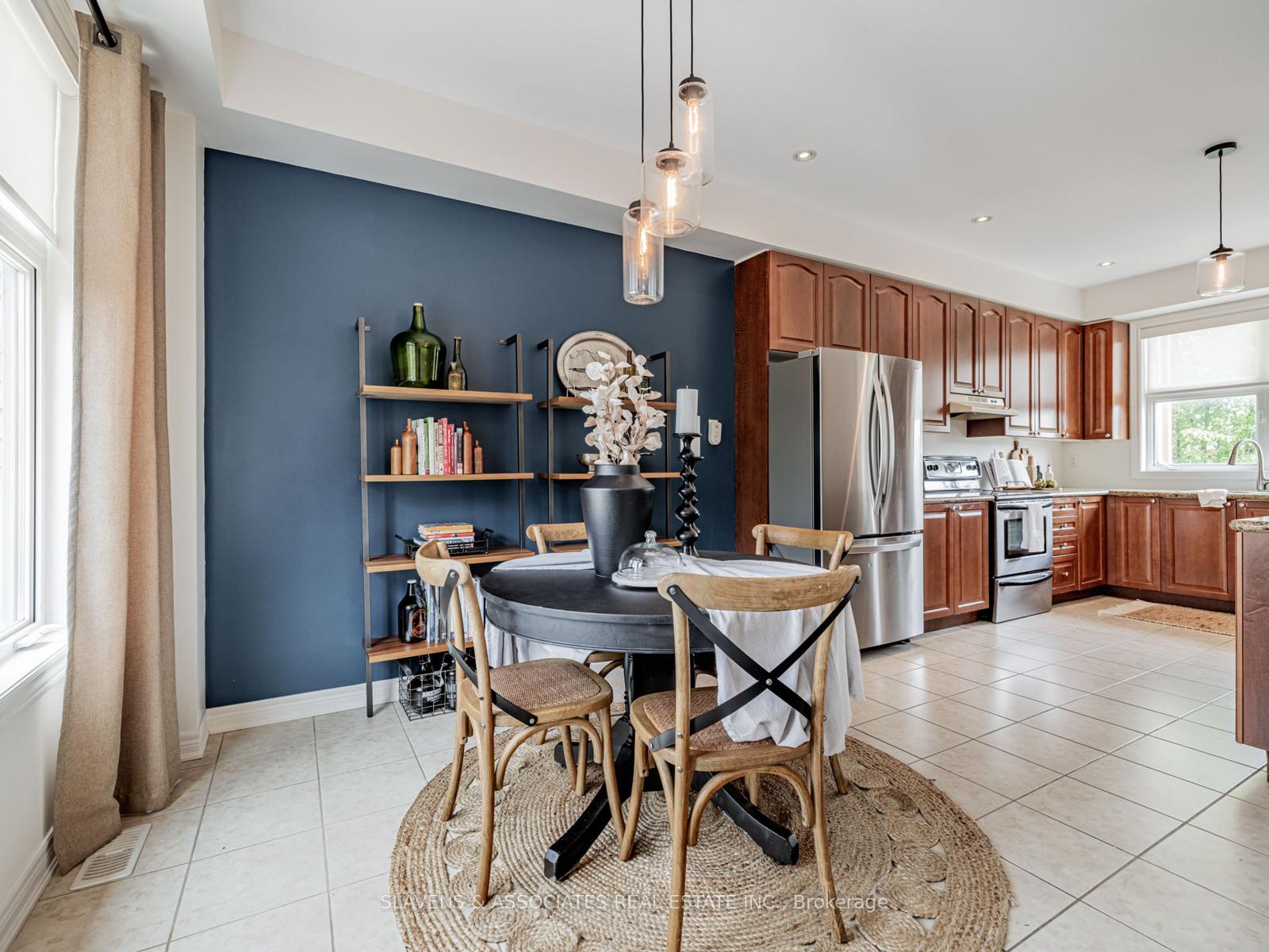 Photo 16 of 32 Helen Street, Vaughan, East Woodbridge — HOMEH