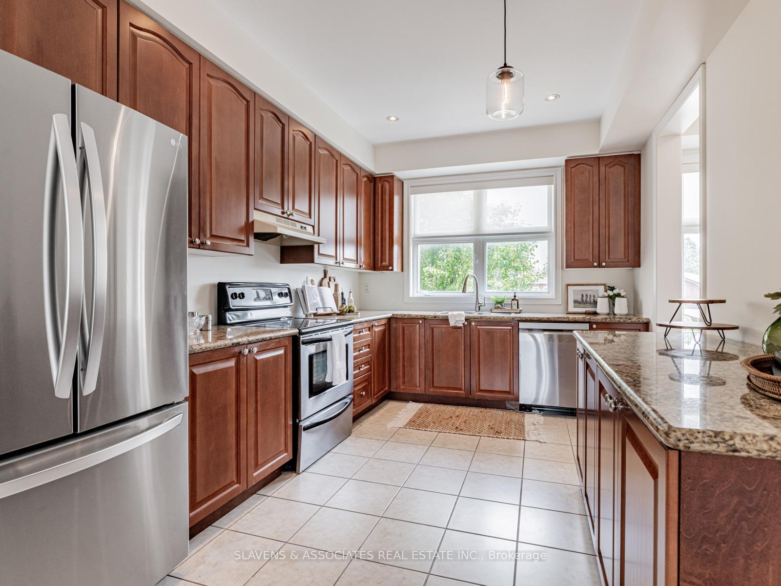 Photo 17 of 32 Helen Street, Vaughan, East Woodbridge — HOMEH