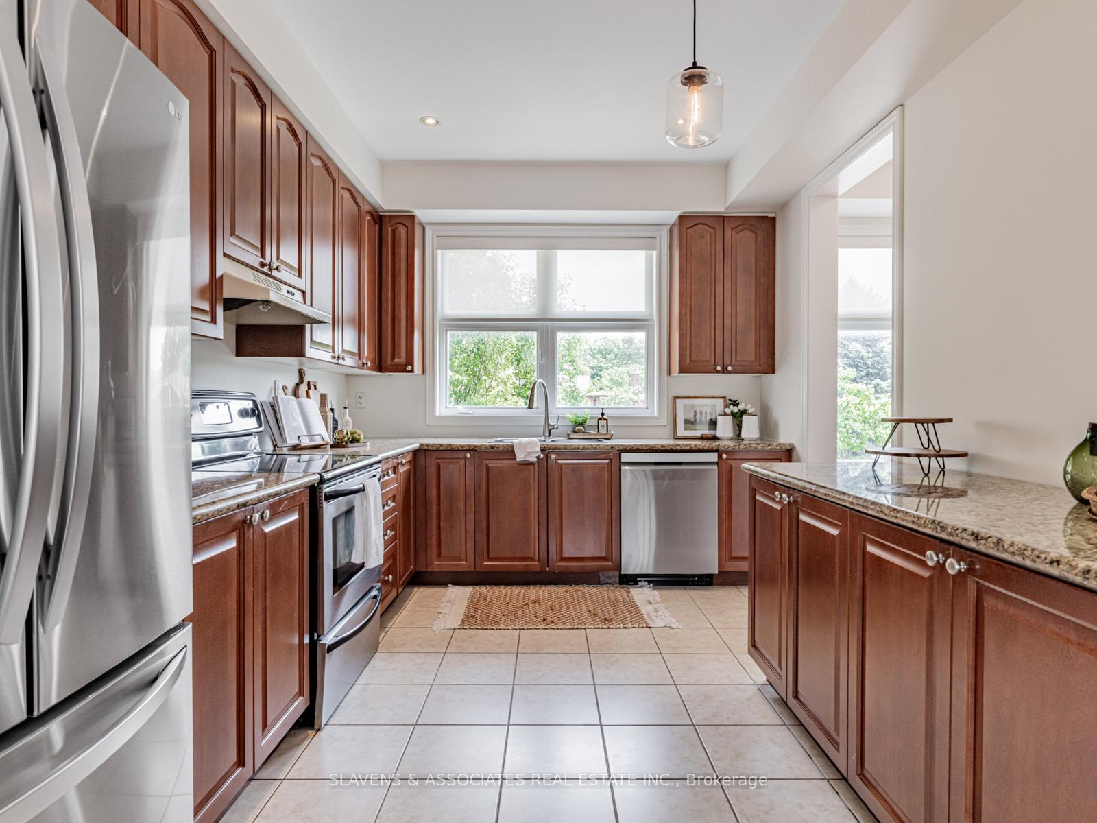 Photo 18 of 32 Helen Street, Vaughan, East Woodbridge — HOMEH