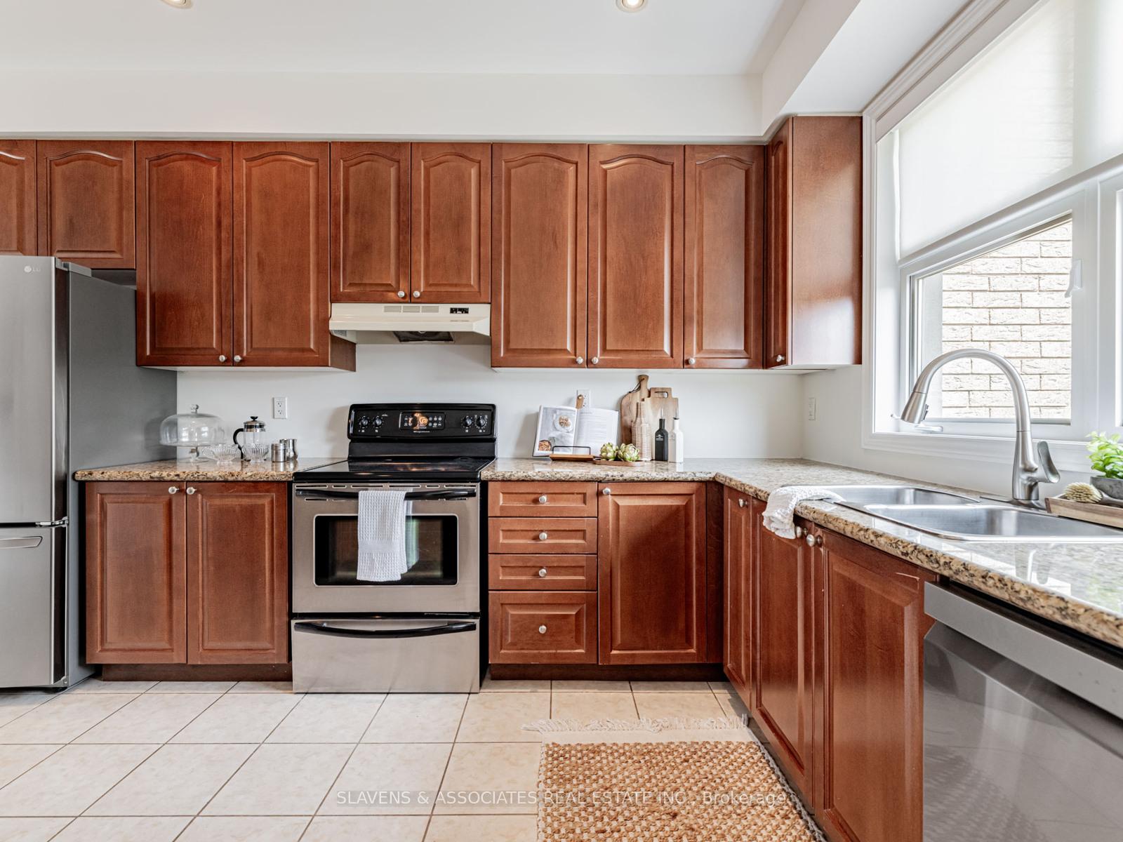 Photo 19 of 32 Helen Street, Vaughan, East Woodbridge — HOMEH