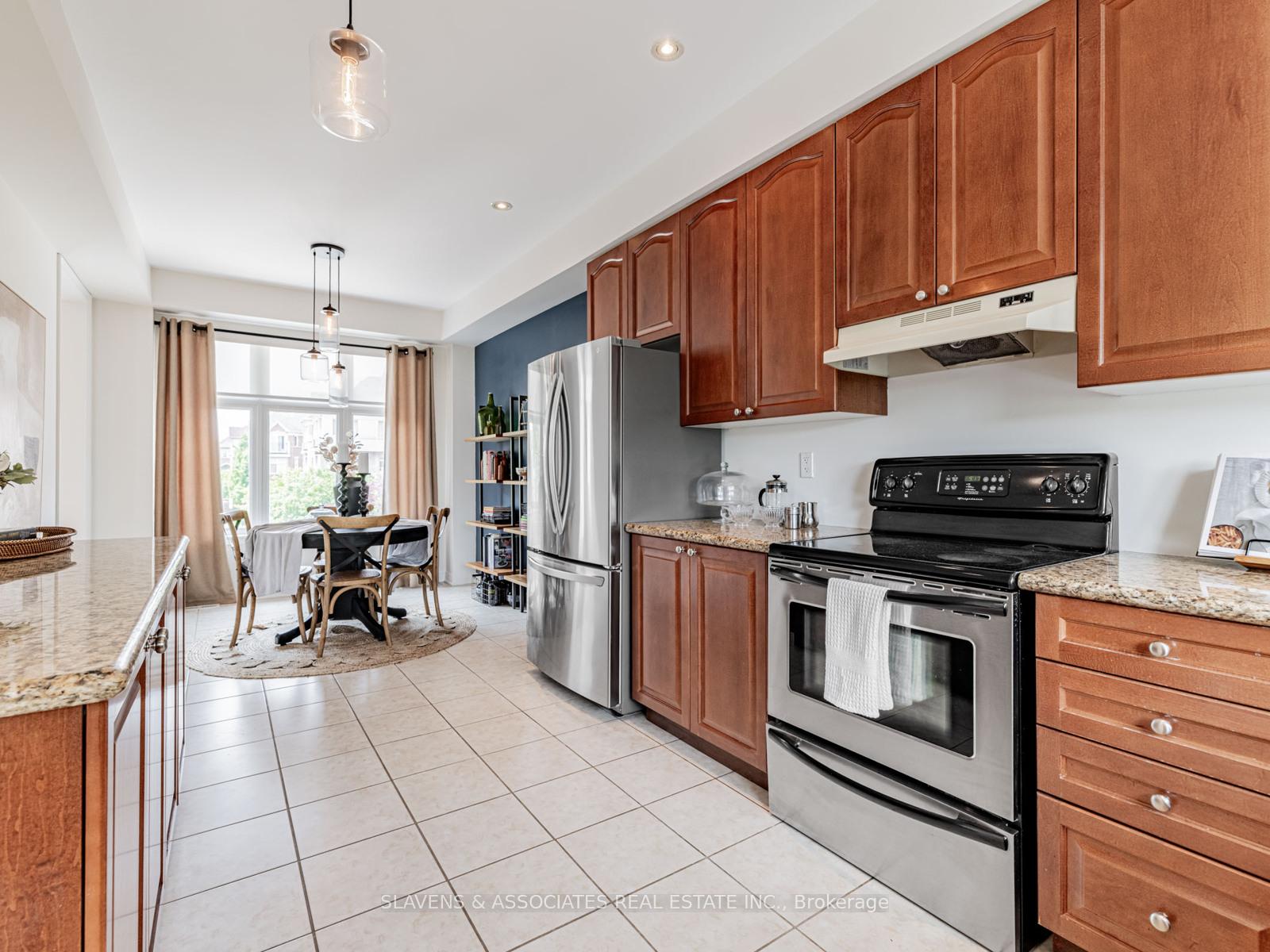 Photo 20 of 32 Helen Street, Vaughan, East Woodbridge — HOMEH
