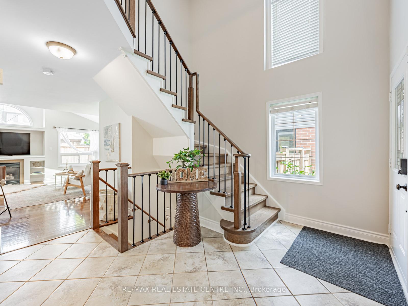 Photo 8 of 14 Constance Drive, Whitby, Williamsburg — HOMEH