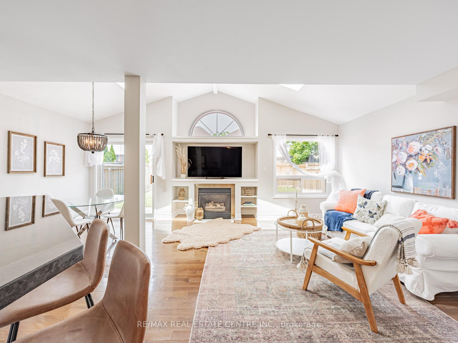 Photo 9 of 14 Constance Drive, Whitby, Williamsburg — HOMEH
