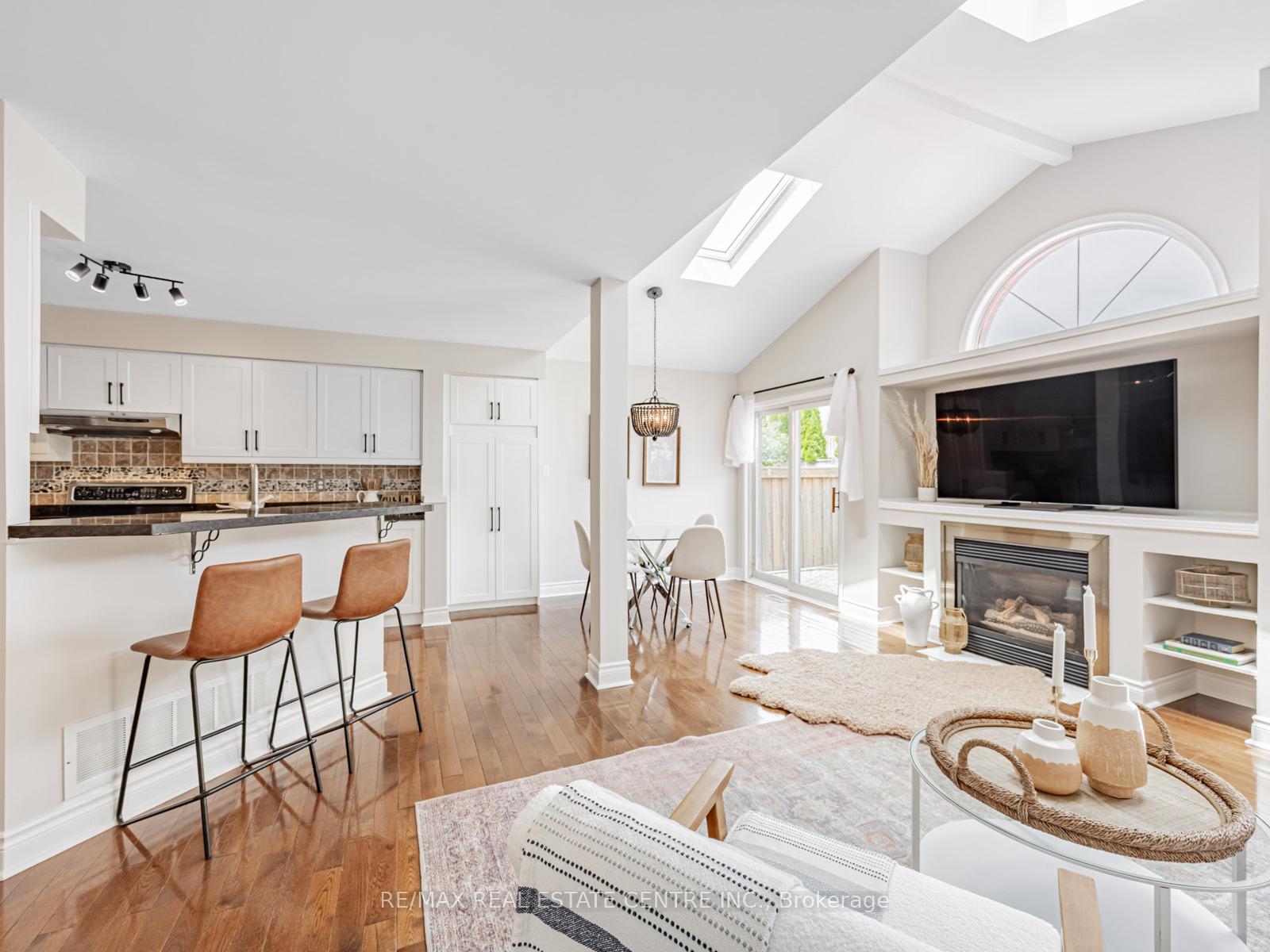 Photo 10 of 14 Constance Drive, Whitby, Williamsburg — HOMEH