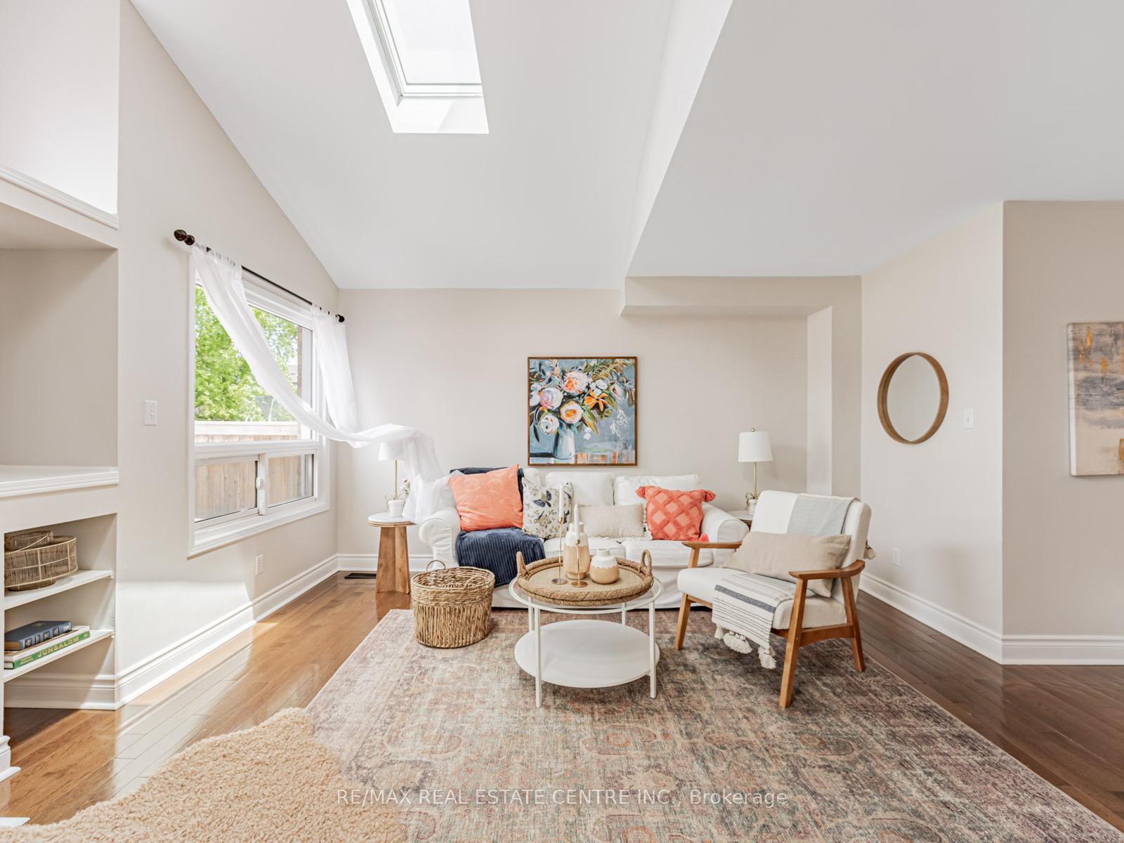 Photo 11 of 14 Constance Drive, Whitby, Williamsburg — HOMEH