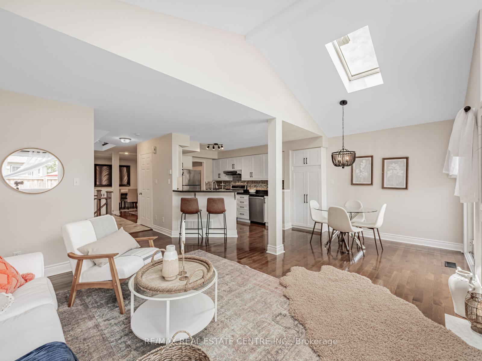 Photo 12 of 14 Constance Drive, Whitby, Williamsburg — HOMEH