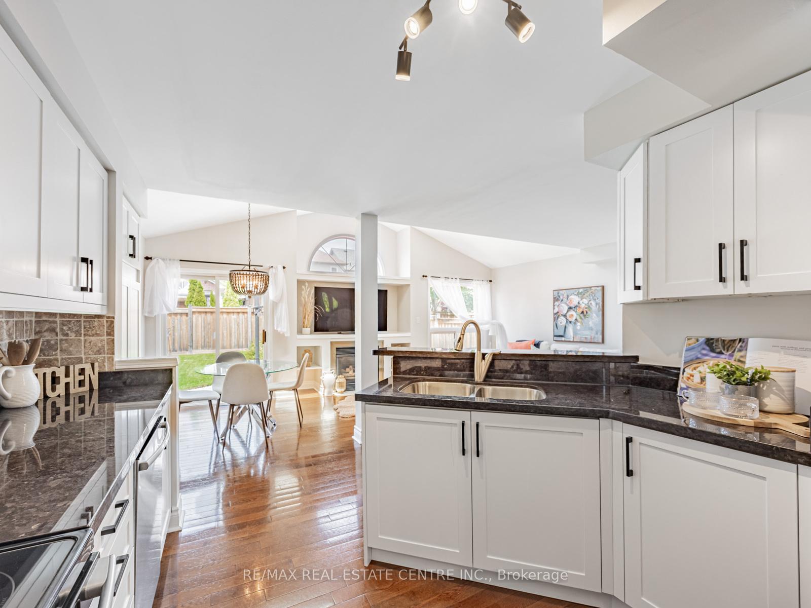 Photo 16 of 14 Constance Drive, Whitby, Williamsburg — HOMEH