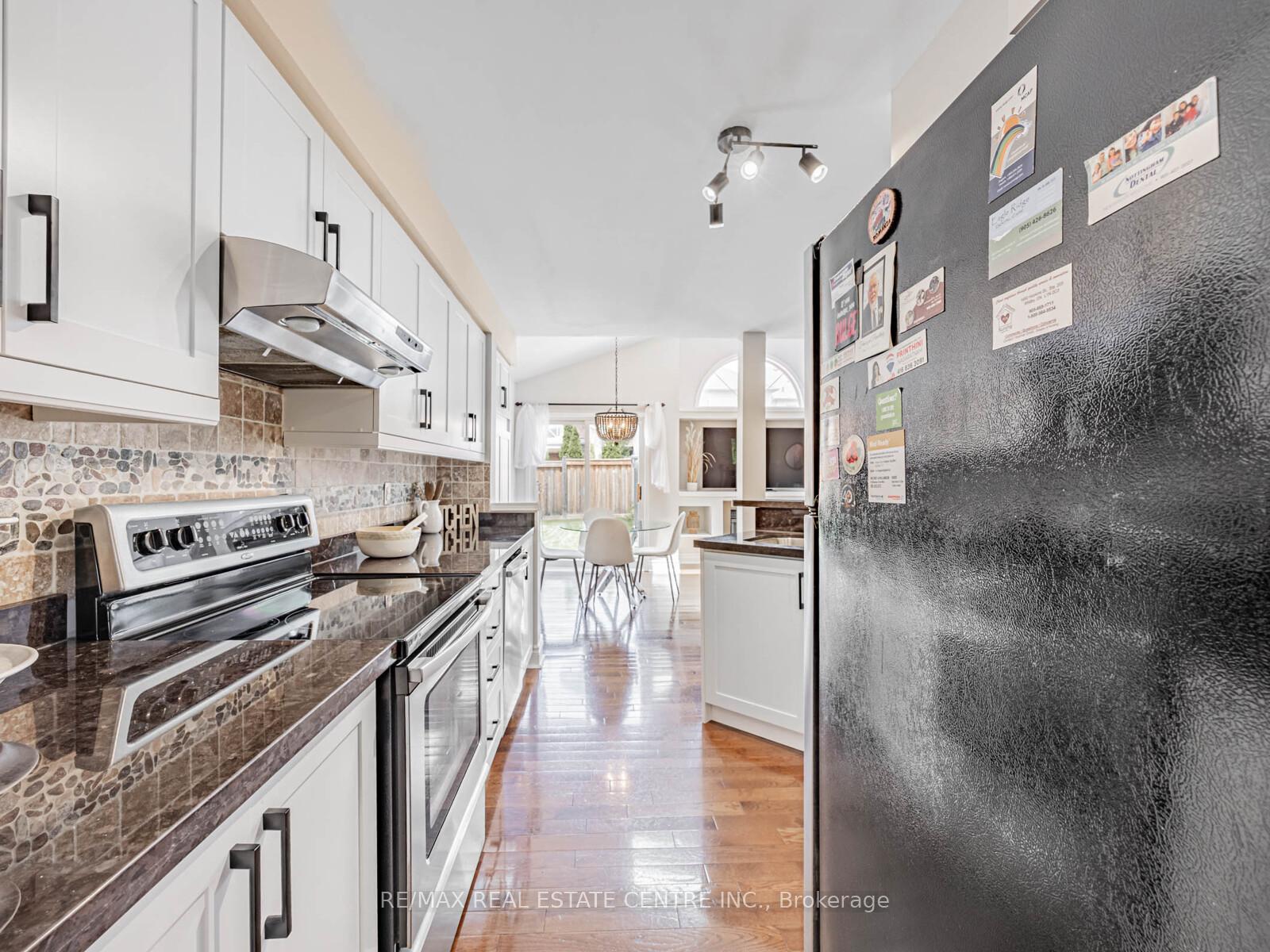 Photo 17 of 14 Constance Drive, Whitby, Williamsburg — HOMEH