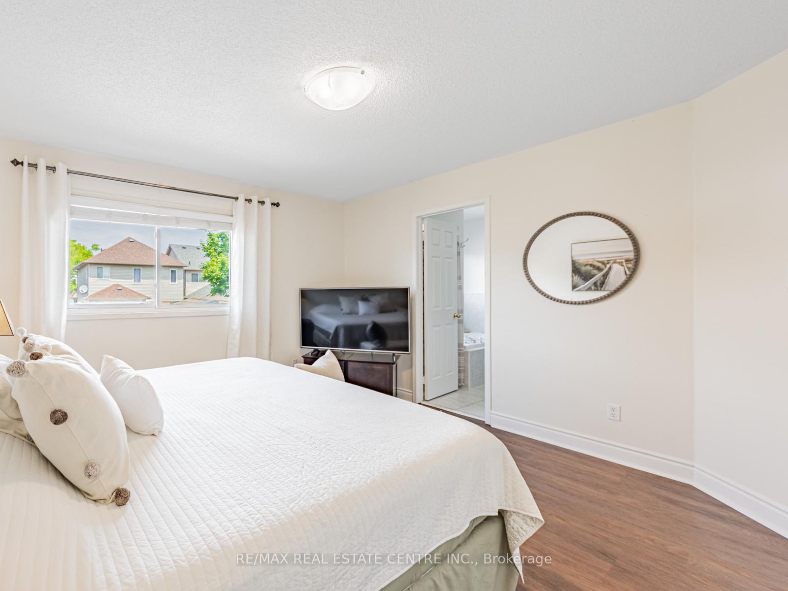 Photo 19 of 14 Constance Drive, Whitby, Williamsburg — HOMEH