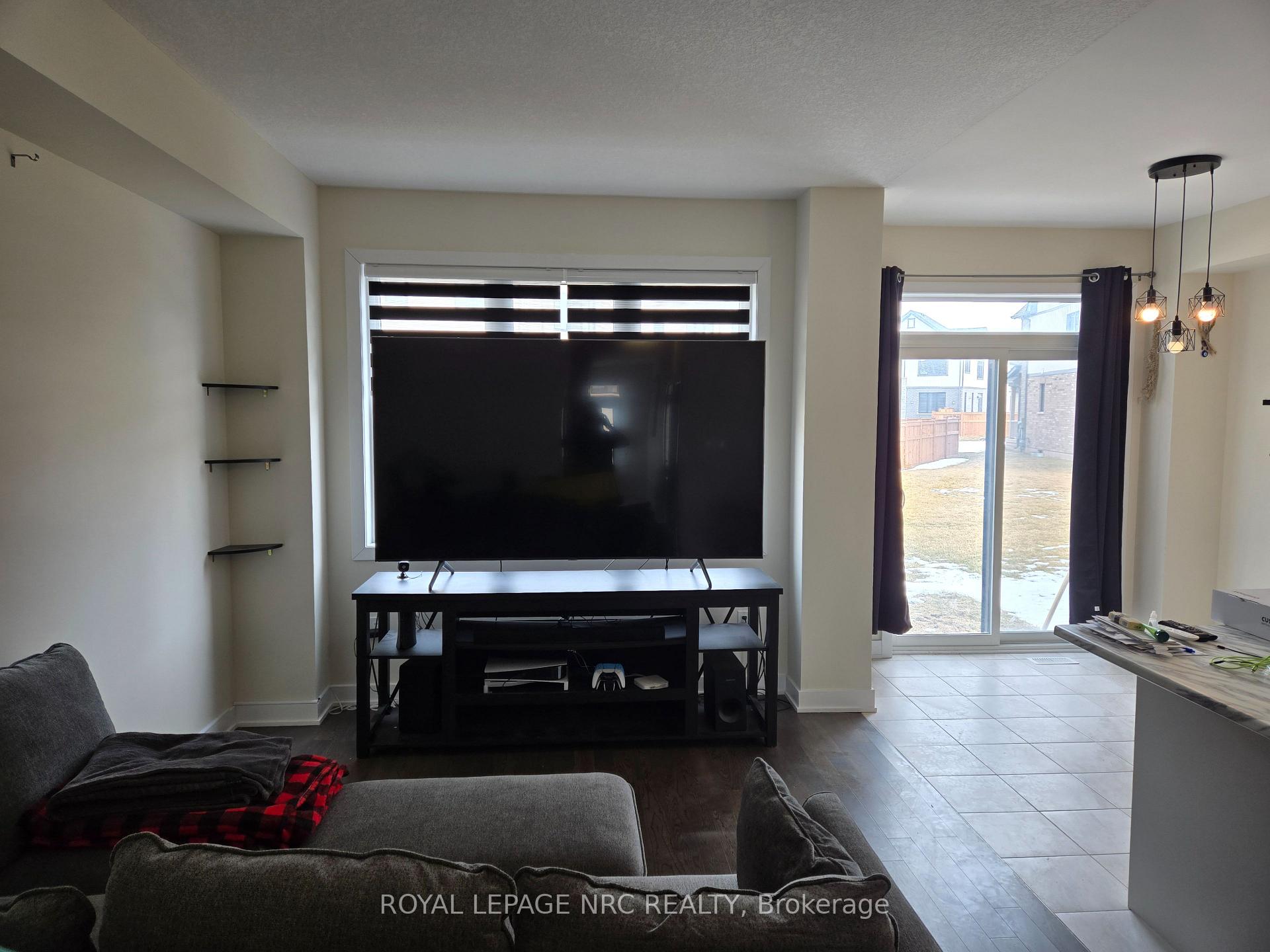Photo 7 of 98 Stern Drive, Welland, Dain City — HOMEH