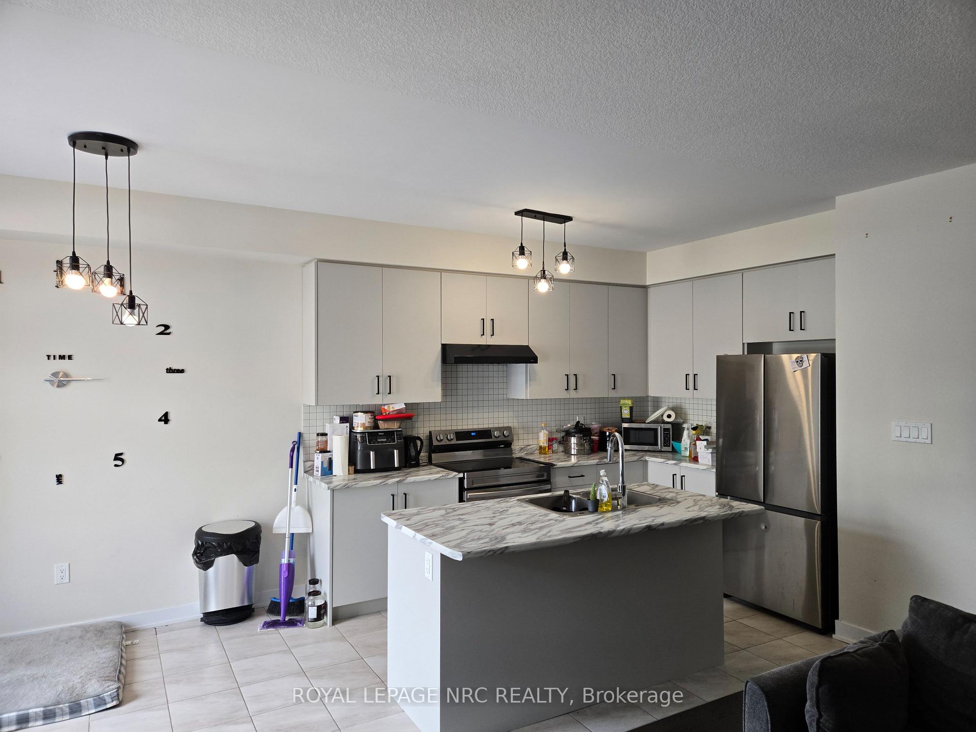 Photo 9 of 98 Stern Drive, Welland, Dain City — HOMEH