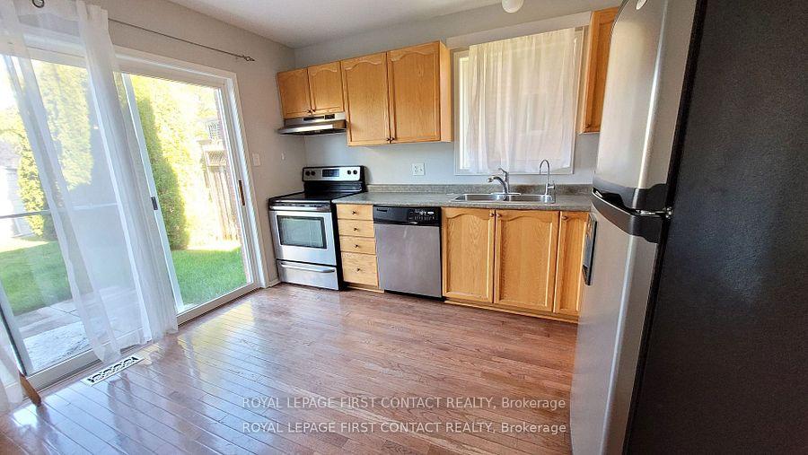Photo 5 of 112 Nathan Crescent, Barrie, Painswick South — HOMEH