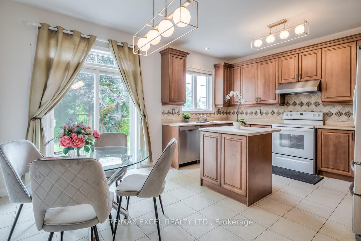 Photo 11 of 3 Nevis Drive, Markham, Box Grove — HOMEH