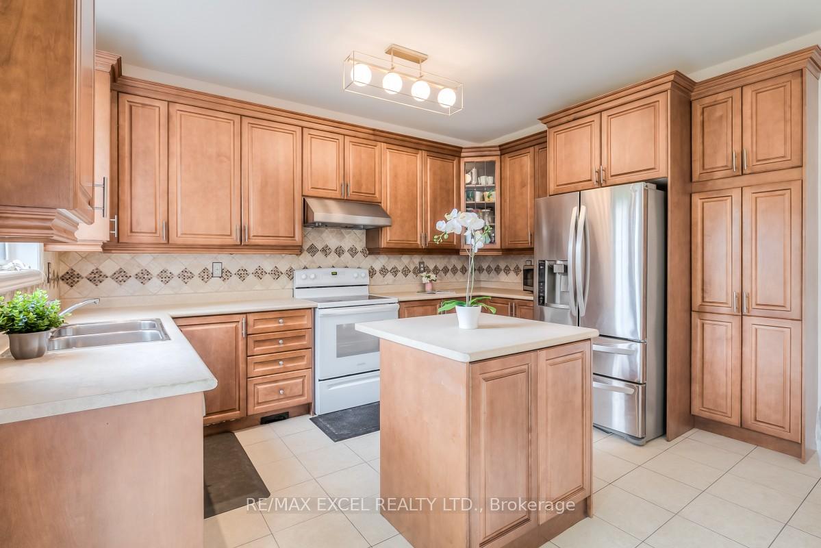 Photo 12 of 3 Nevis Drive, Markham, Box Grove — HOMEH