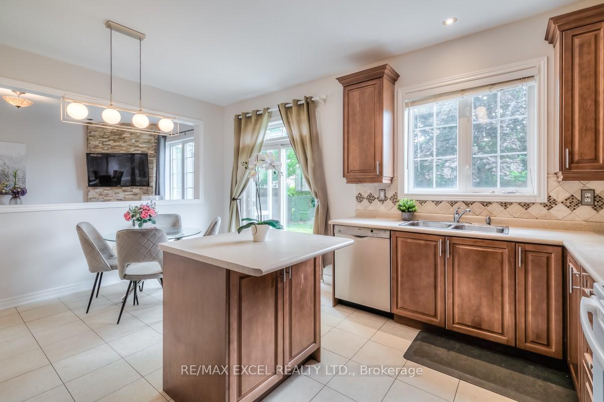 Photo 13 of 3 Nevis Drive, Markham, Box Grove — HOMEH