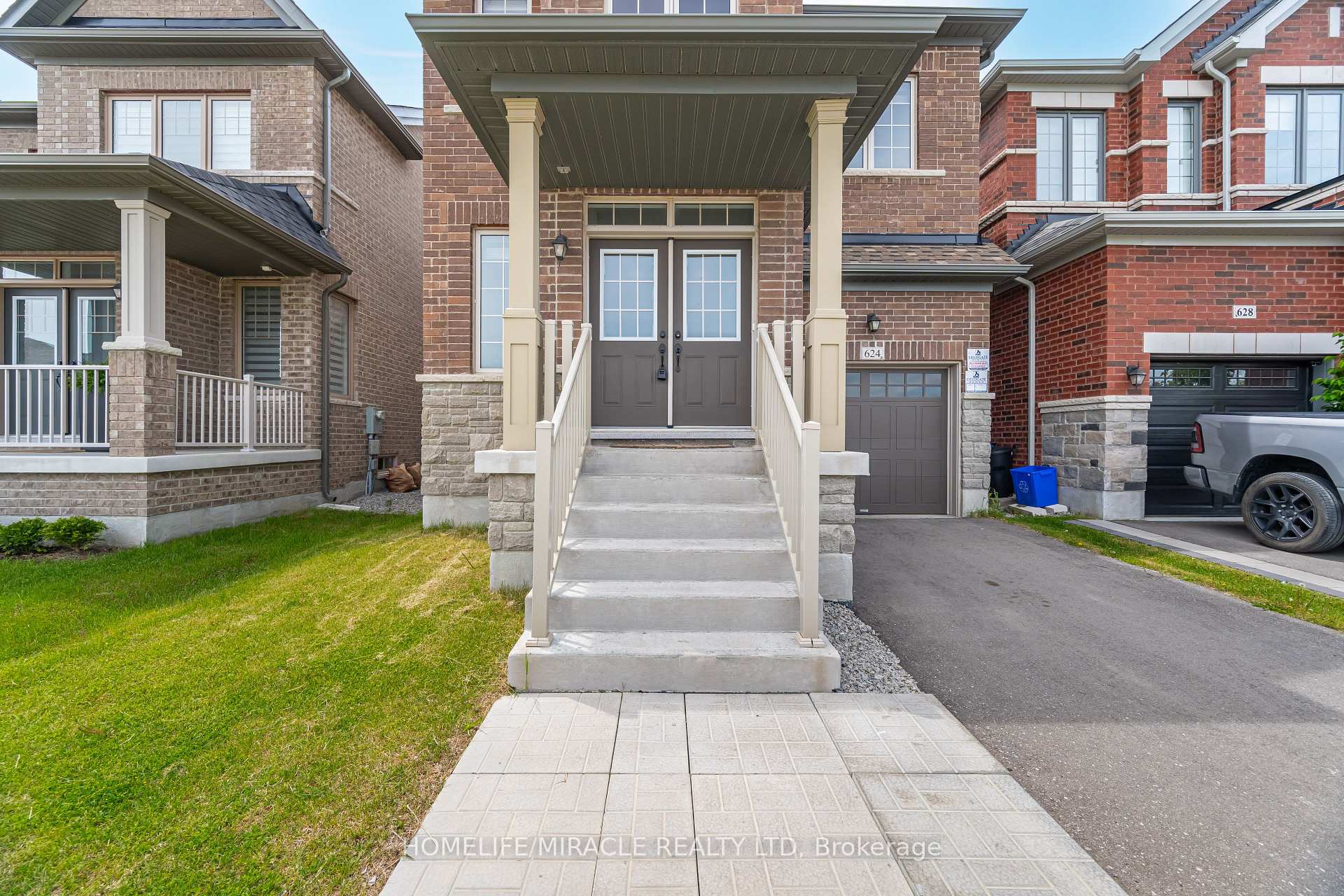 Photo 3 of 624 Barons Street, Vaughan, Kleinburg — HOMEH