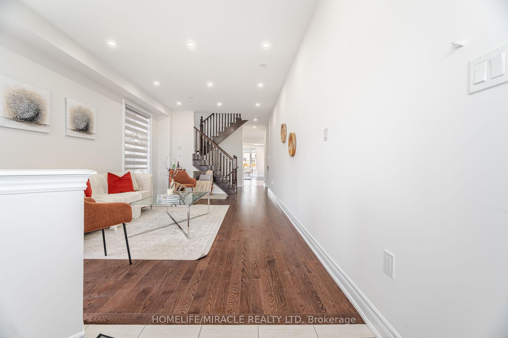 Photo 5 of 624 Barons Street, Vaughan, Kleinburg — HOMEH