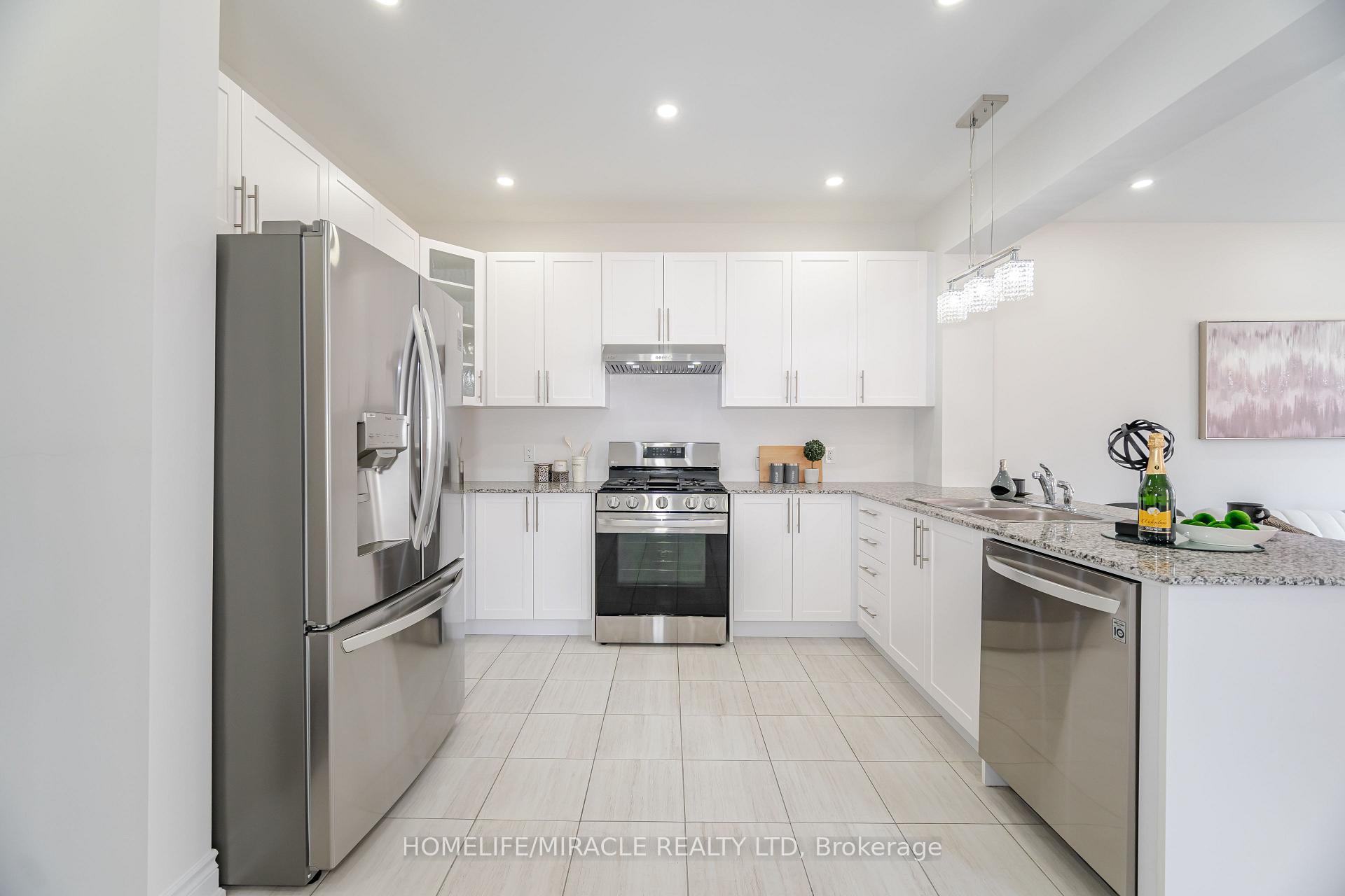 Photo 10 of 624 Barons Street, Vaughan, Kleinburg — HOMEH