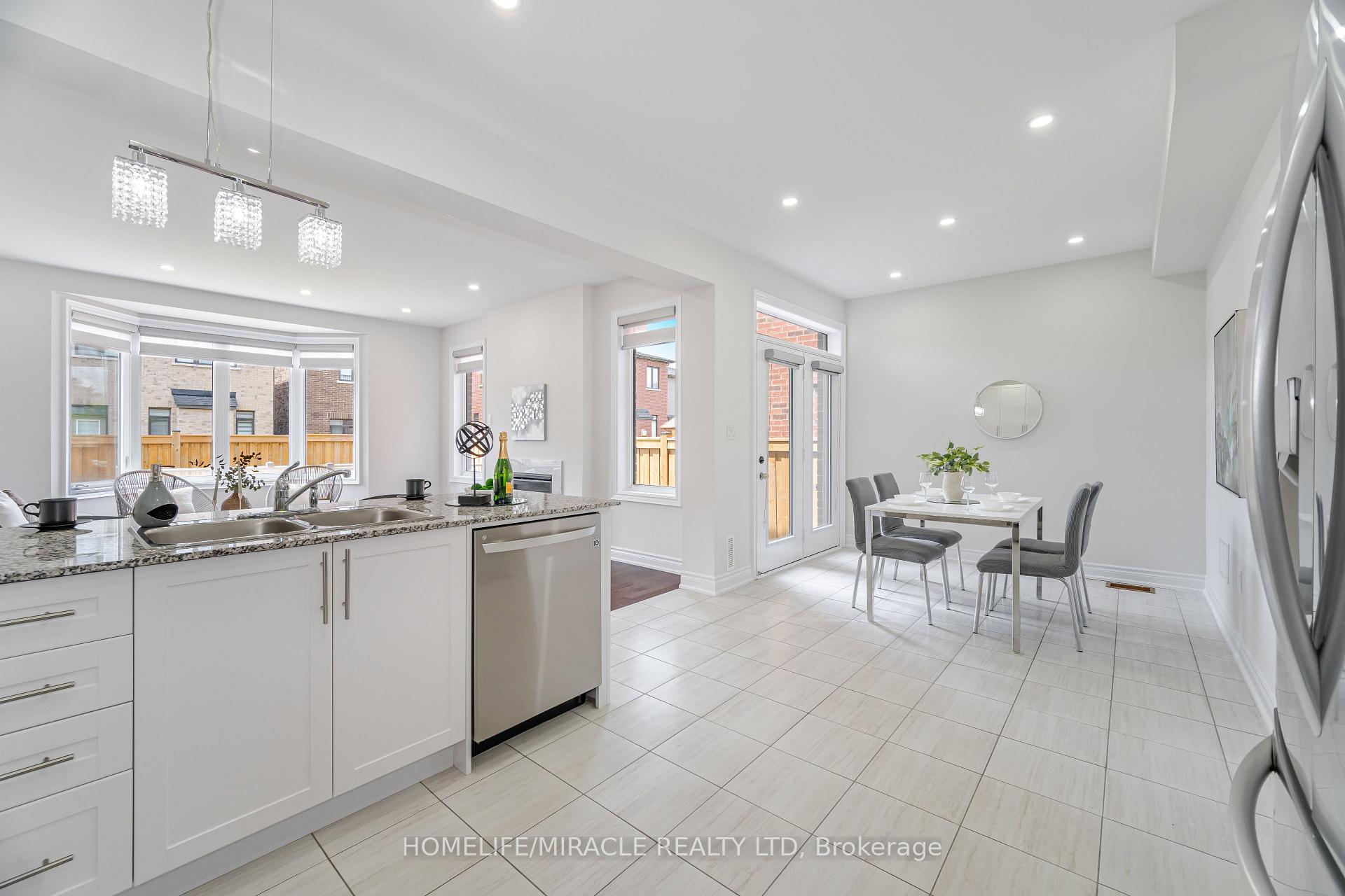 Photo 12 of 624 Barons Street, Vaughan, Kleinburg — HOMEH