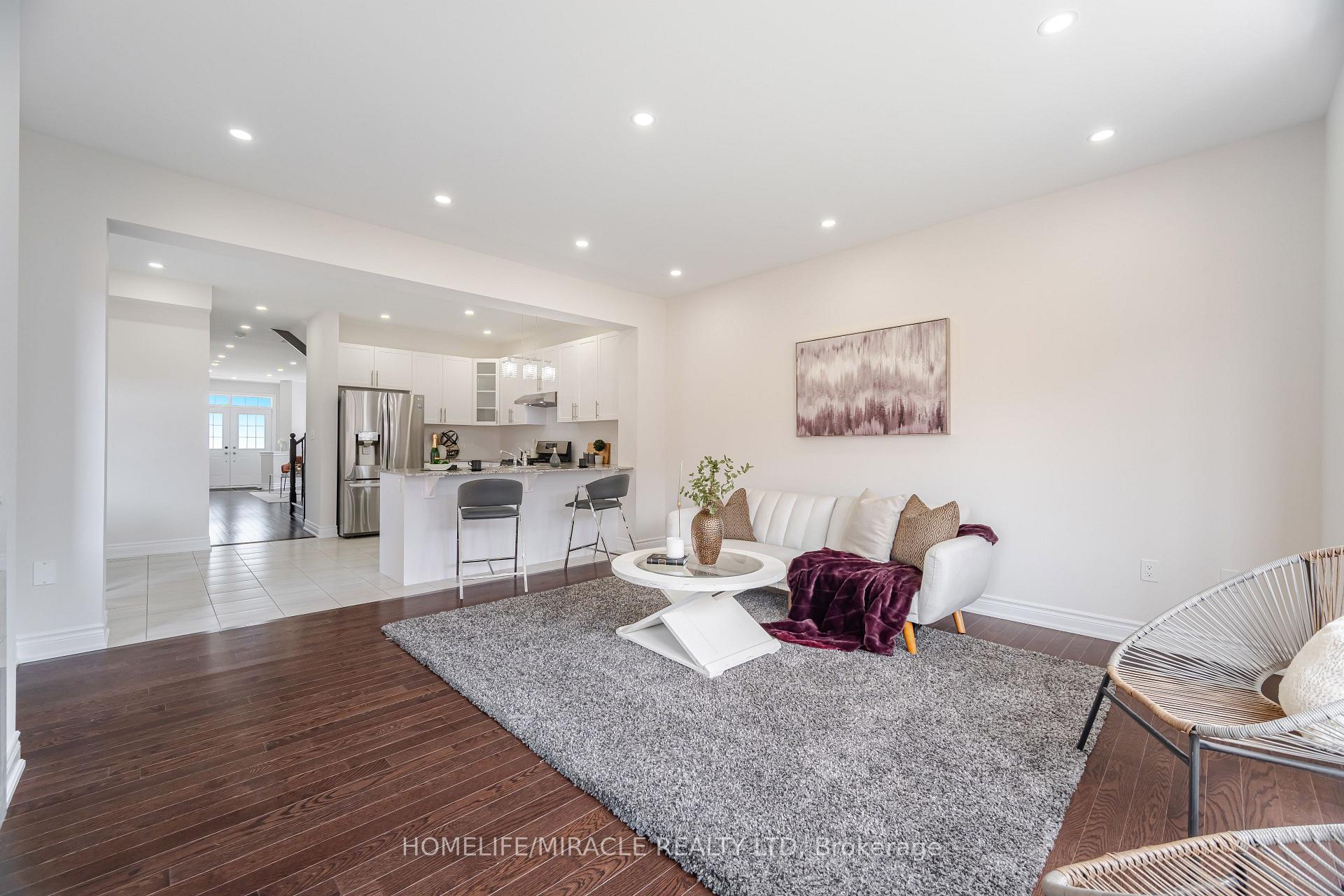 Photo 15 of 624 Barons Street, Vaughan, Kleinburg — HOMEH