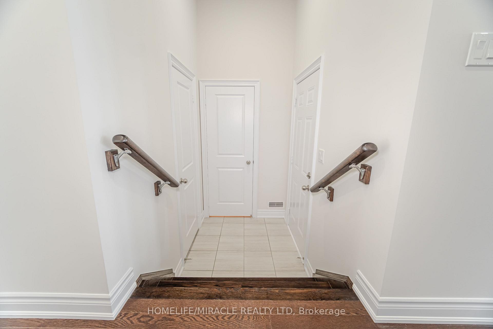 Photo 18 of 624 Barons Street, Vaughan, Kleinburg — HOMEH