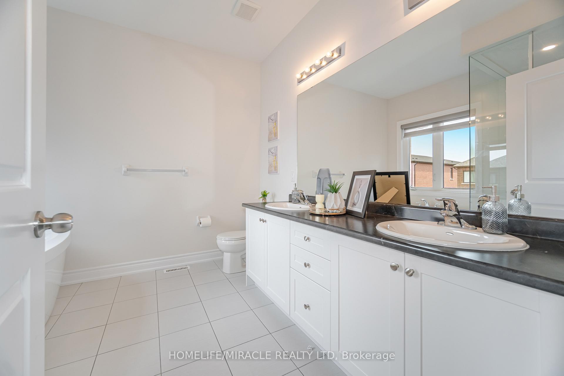 Photo 24 of 624 Barons Street, Vaughan, Kleinburg — HOMEH