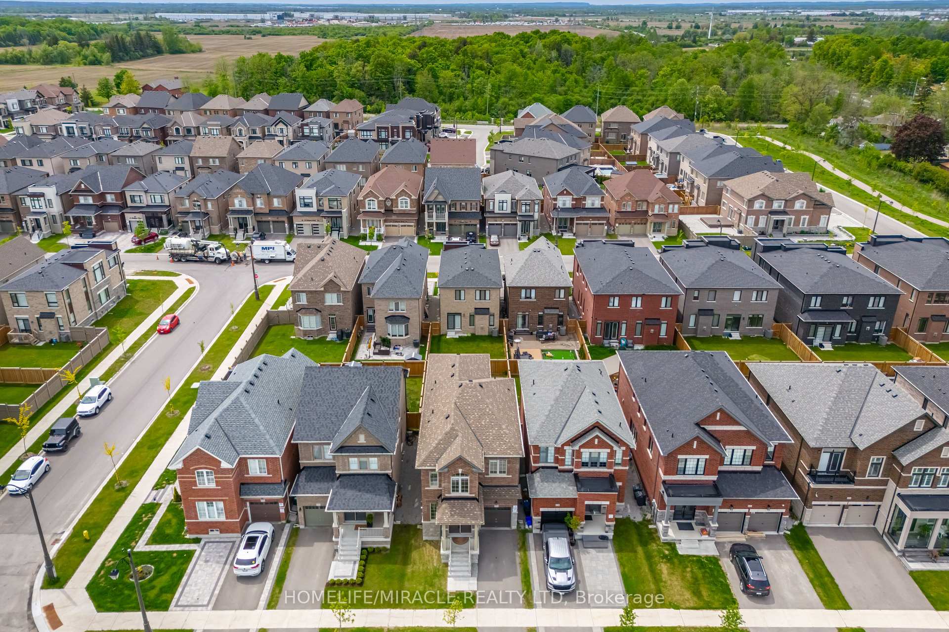 Photo 37 of 624 Barons Street, Vaughan, Kleinburg — HOMEH