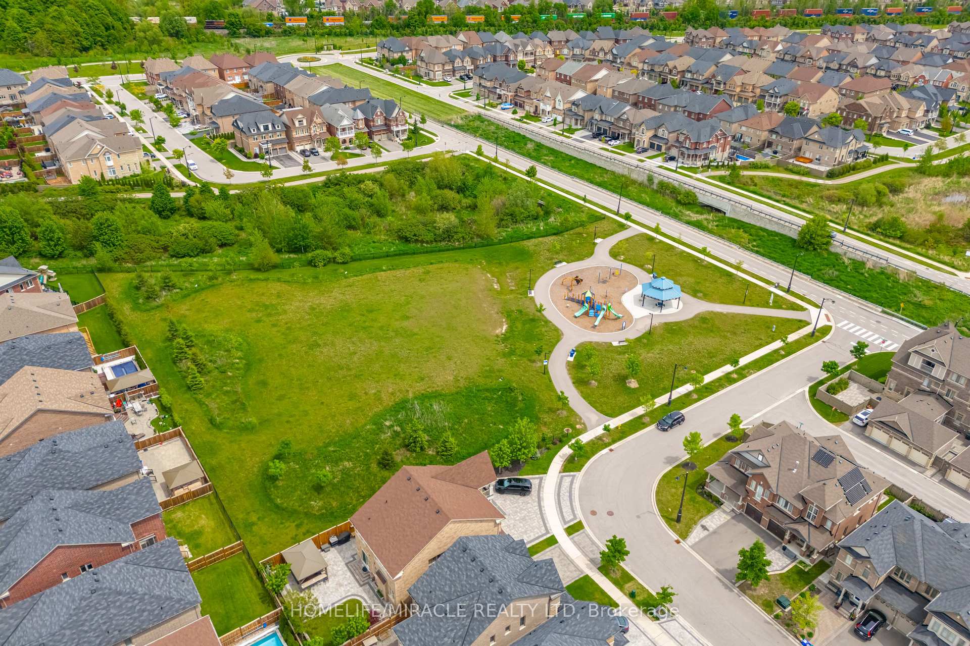Photo 40 of 624 Barons Street, Vaughan, Kleinburg — HOMEH
