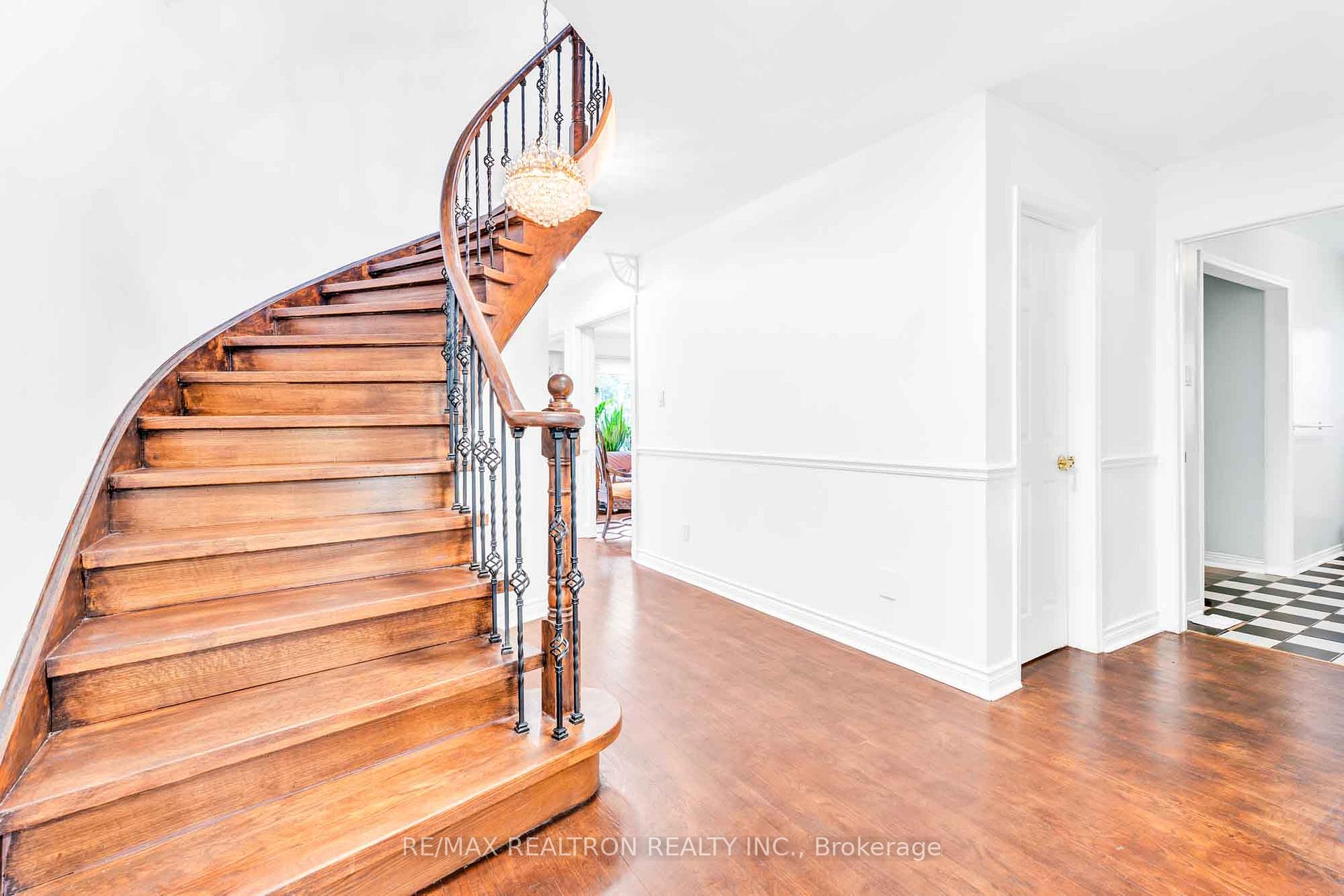 Photo 2 of 111 Devins Drive, Aurora, Aurora Heights — HOMEH