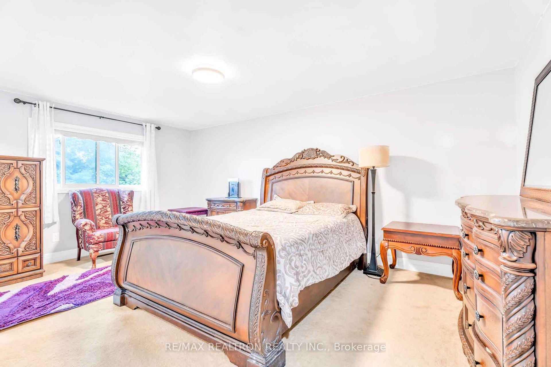 Photo 13 of 111 Devins Drive, Aurora, Aurora Heights — HOMEH