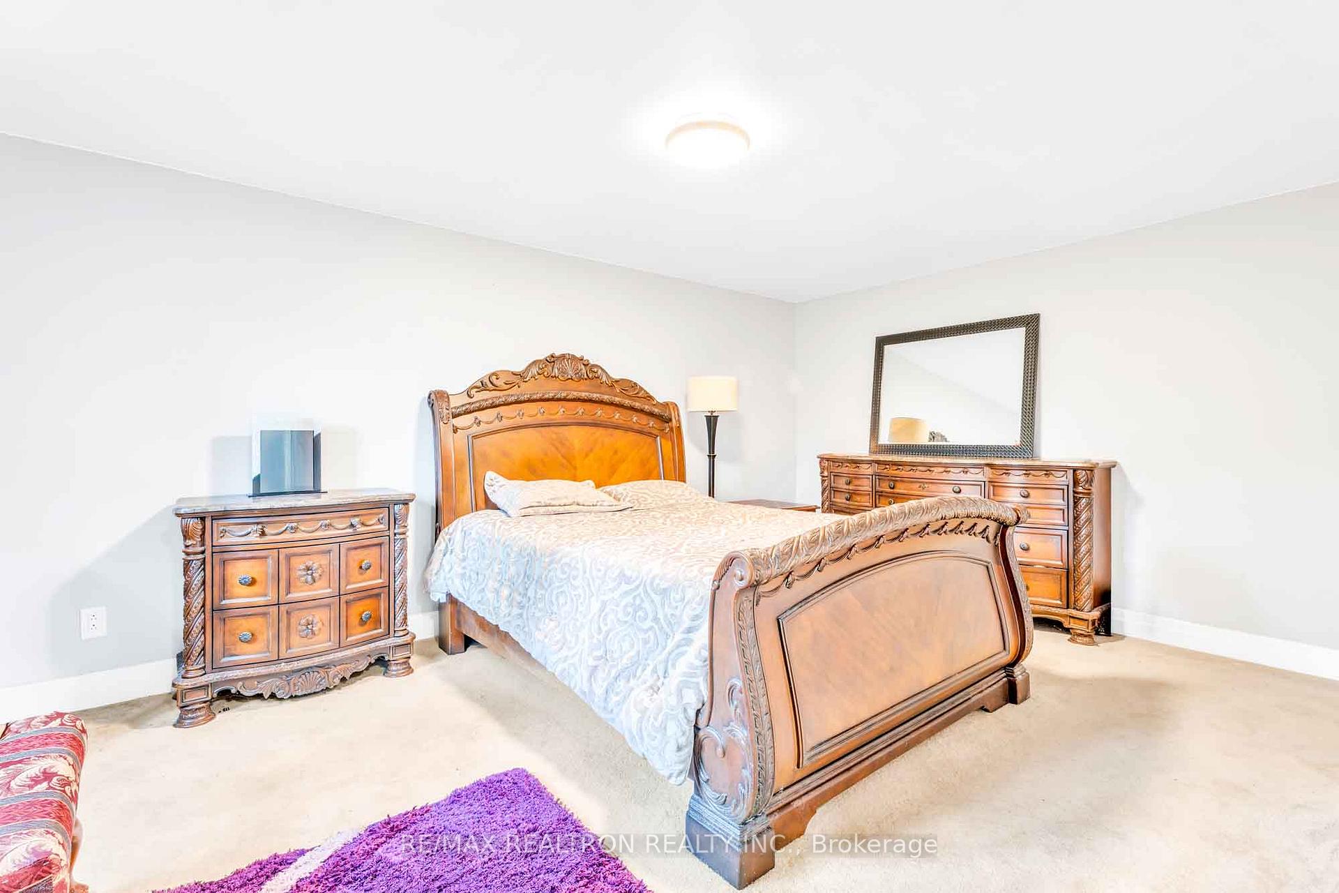 Photo 16 of 111 Devins Drive, Aurora, Aurora Heights — HOMEH