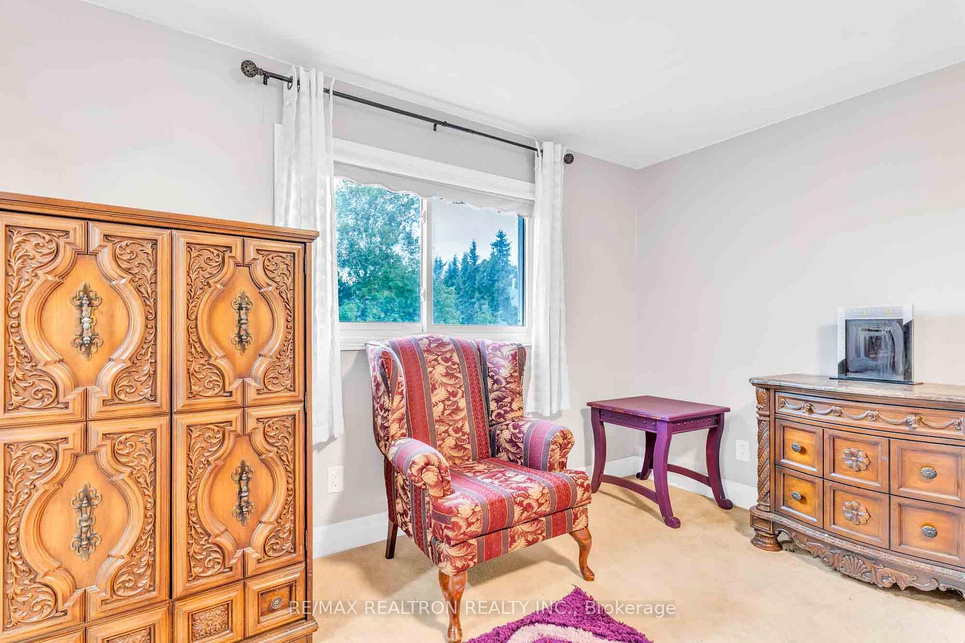 Photo 14 of 111 Devins Drive, Aurora, Aurora Heights — HOMEH