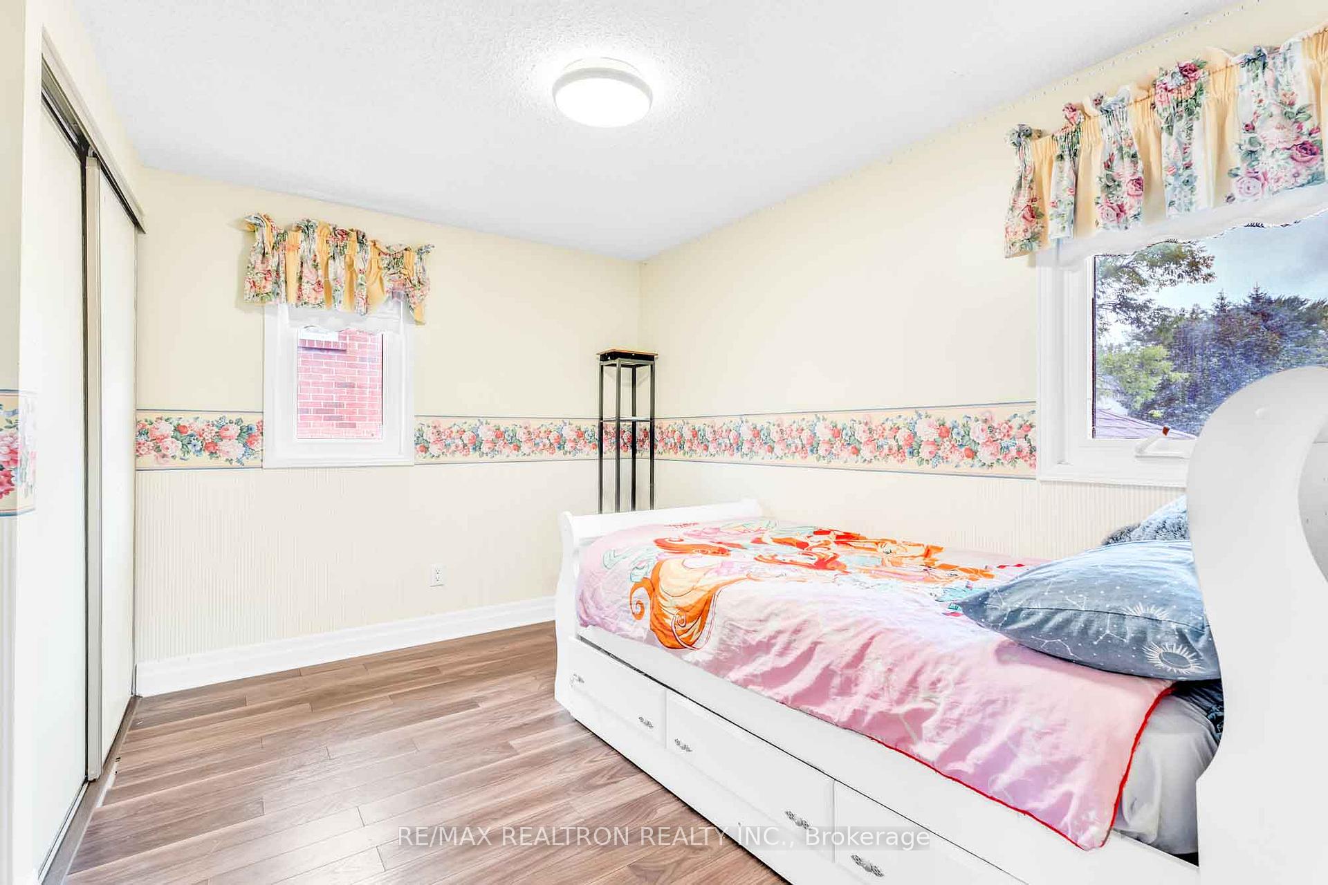 Photo 15 of 111 Devins Drive, Aurora, Aurora Heights — HOMEH