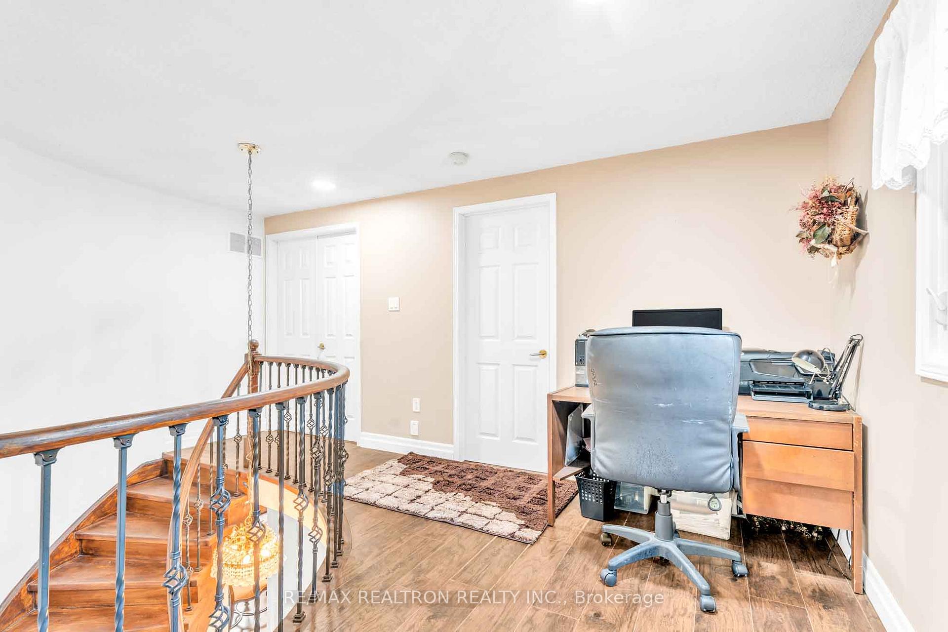 Photo 27 of 111 Devins Drive, Aurora, Aurora Heights — HOMEH