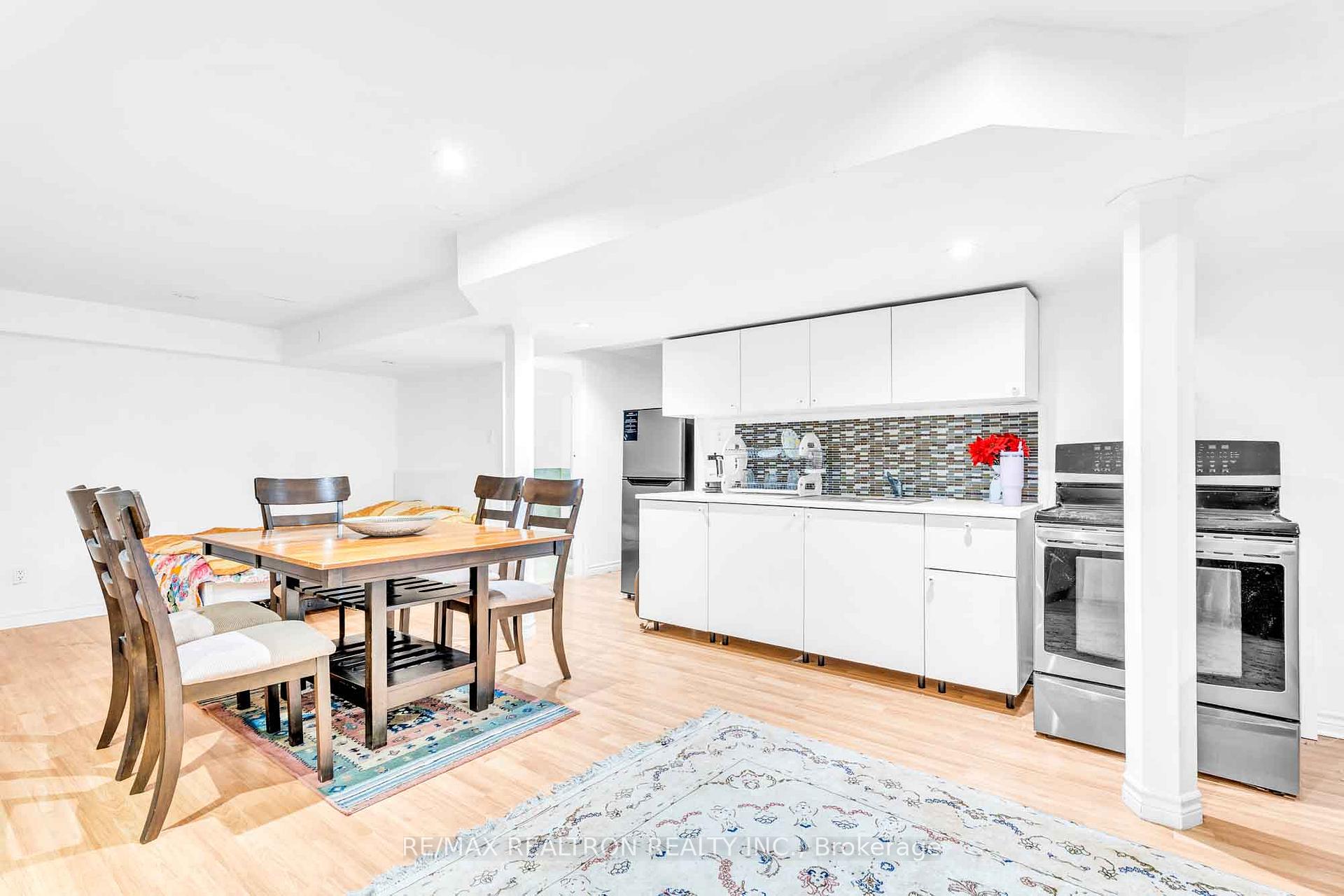 Photo 24 of 111 Devins Drive, Aurora, Aurora Heights — HOMEH