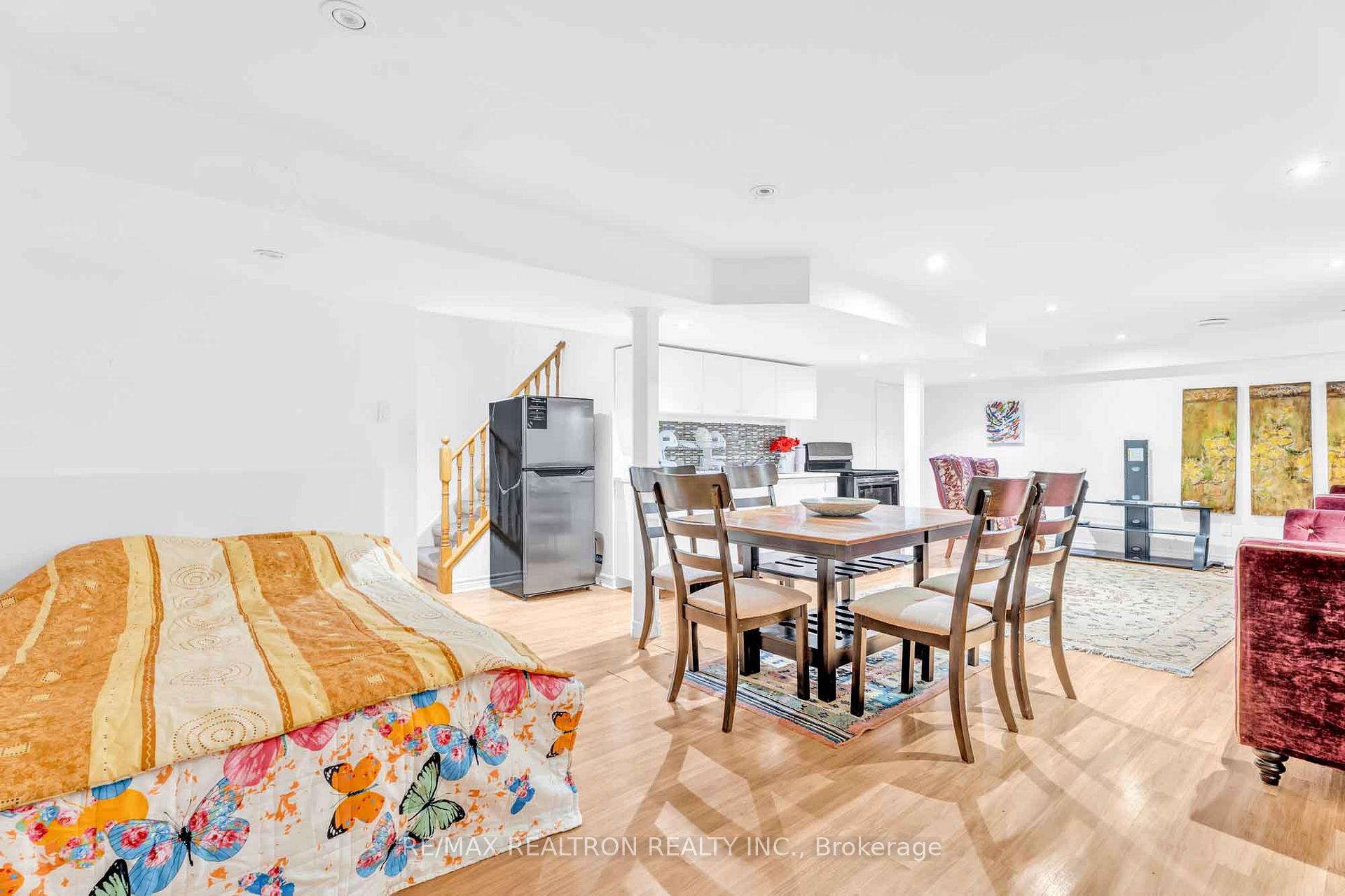 Photo 25 of 111 Devins Drive, Aurora, Aurora Heights — HOMEH