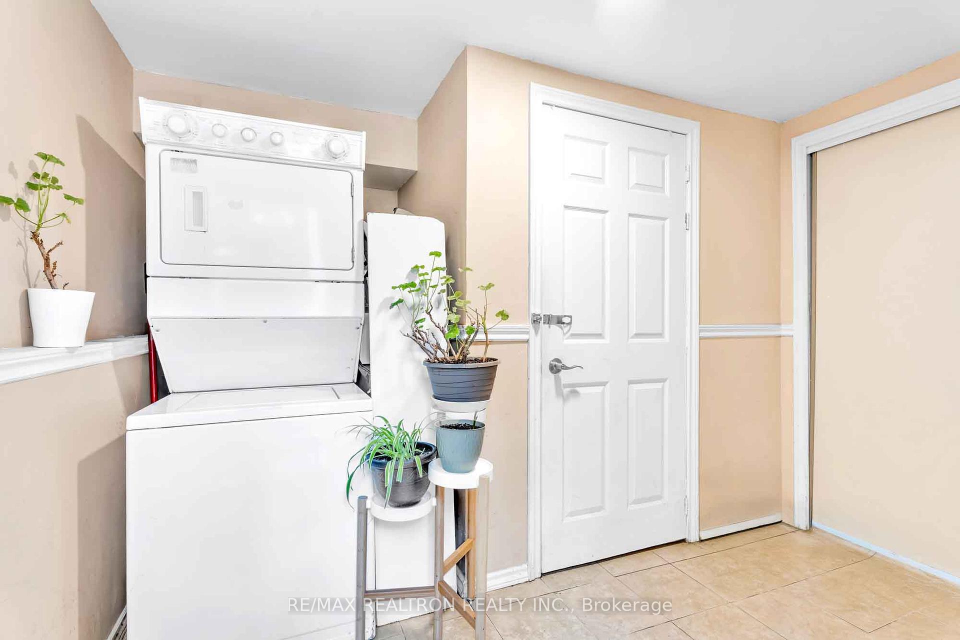 Photo 30 of 111 Devins Drive, Aurora, Aurora Heights — HOMEH