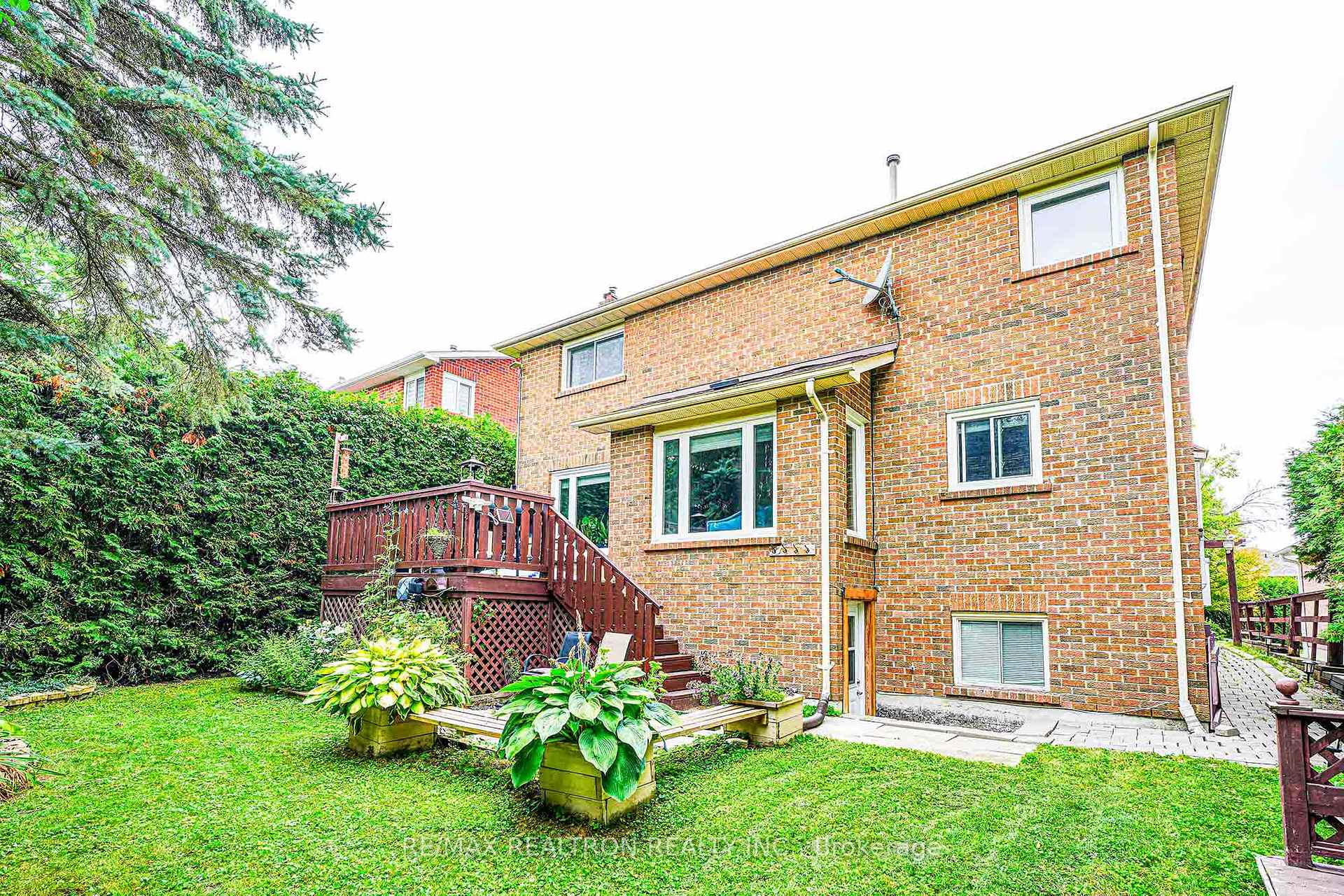 Photo 35 of 111 Devins Drive, Aurora, Aurora Heights — HOMEH